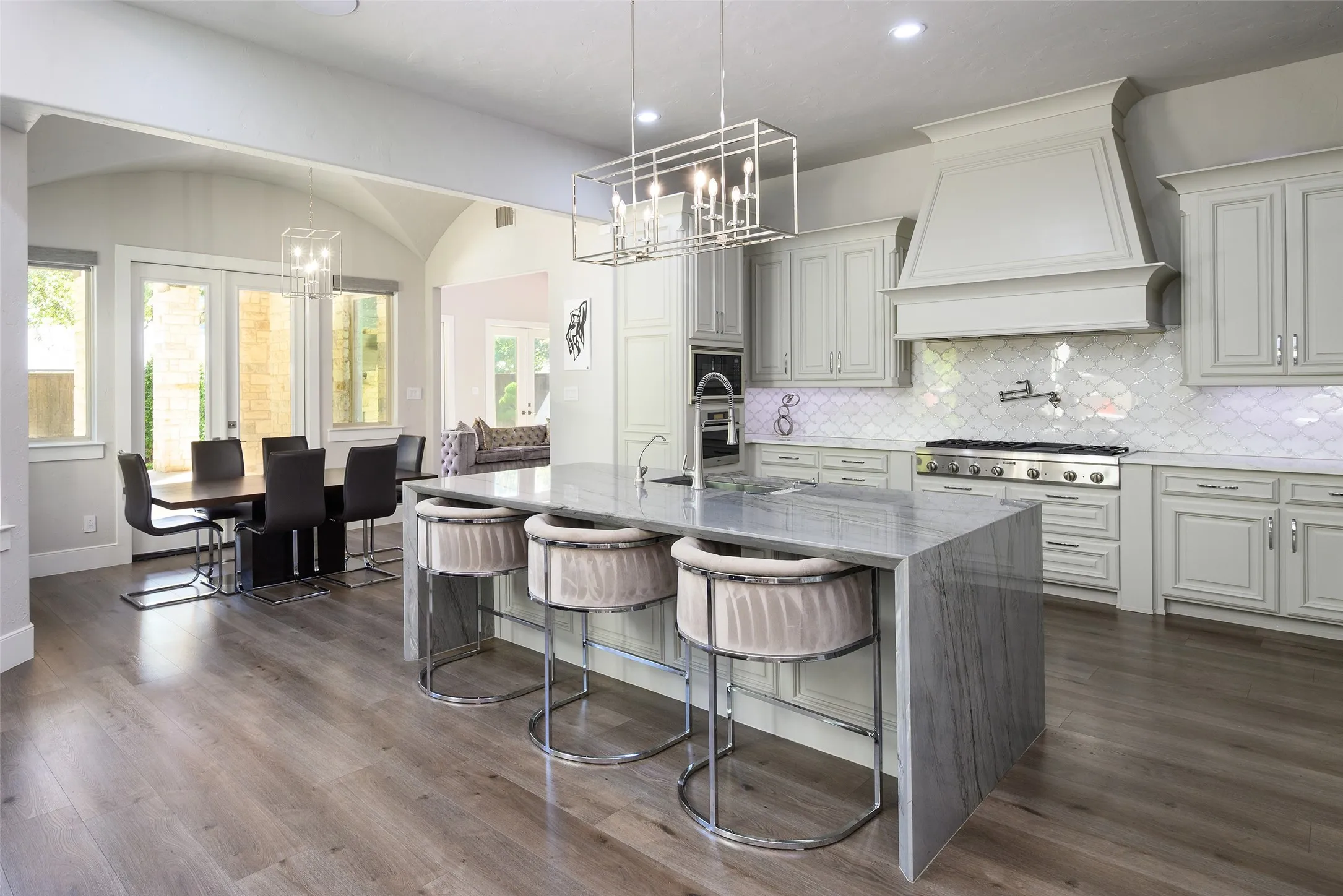 Single Family Residence For Sale in Dallas County , 6406 Deloache Avenue, Dallas, Texas 75225, 4 Bedroom, 6 Bathroom, 3 Garage spaces, 5,480 Sqft, built in 2012, mls#21407520, Real Estate Agent in Dallas, Homes For Sale in Dallas county, Homes For Sale in Dallas, Realtor in Dallas Texas, Real Estate Brokerage Independent Realty Texas, Luminita Cordes Realtor