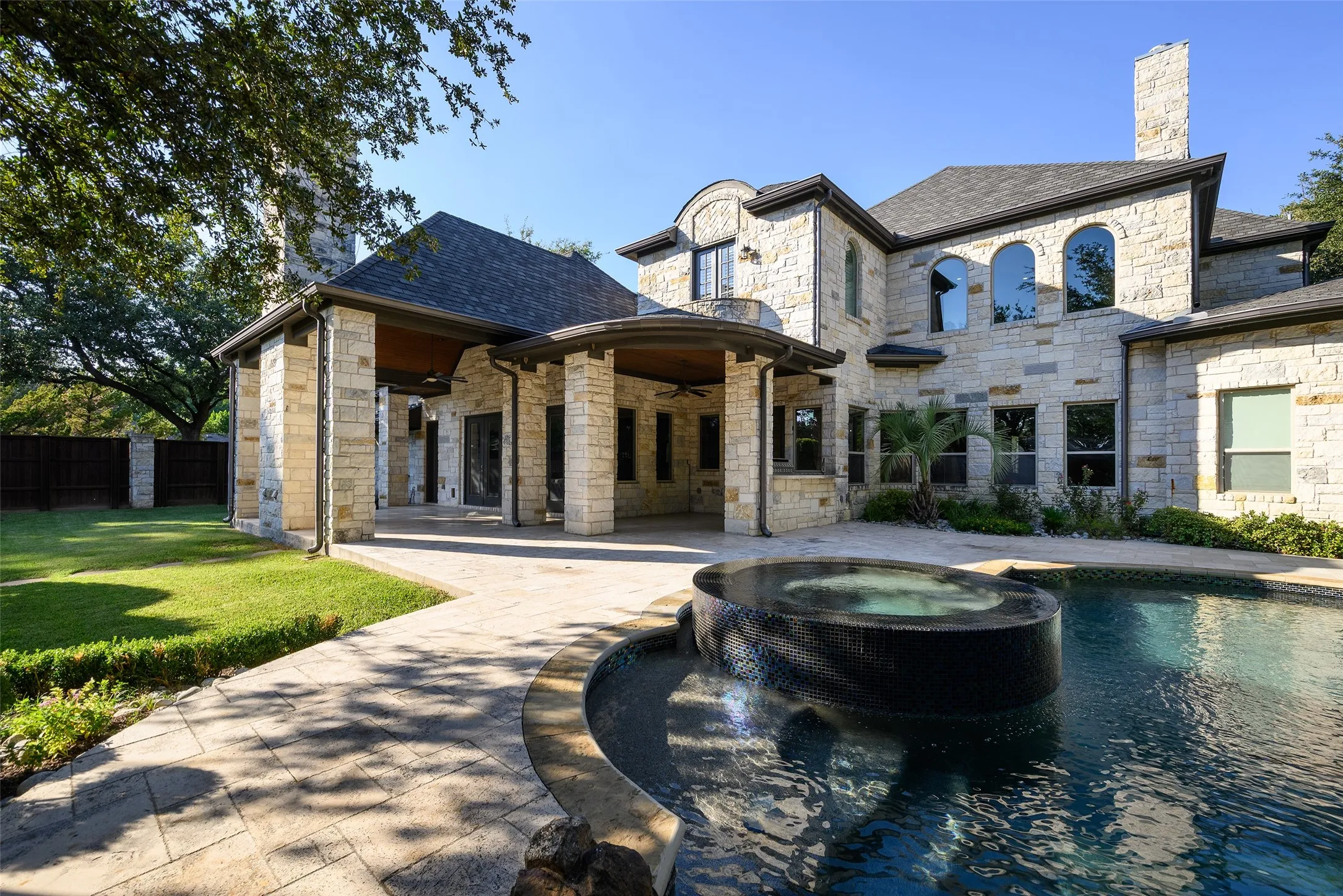 Single Family Residence For Sale in Dallas County , 6406 Deloache Avenue, Dallas, Texas 75225, 4 Bedroom, 6 Bathroom, 3 Garage spaces, 5,480 Sqft, built in 2012, mls#21407520, Real Estate Agent in Dallas, Homes For Sale in Dallas county, Homes For Sale in Dallas, Realtor in Dallas Texas, Real Estate Brokerage Independent Realty Texas, Luminita Cordes Realtor