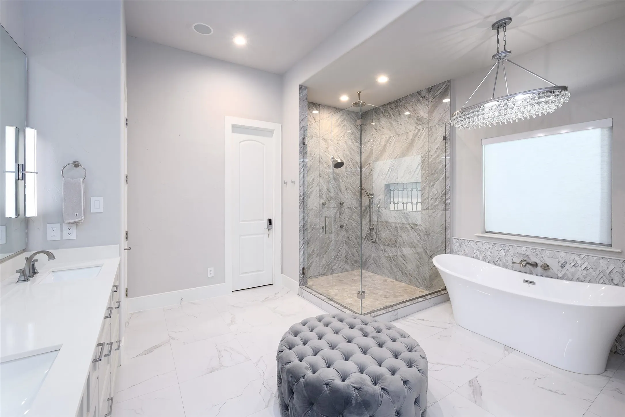 Single Family Residence For Sale in Dallas County , 6406 Deloache Avenue, Dallas, Texas 75225, 4 Bedroom, 6 Bathroom, 3 Garage spaces, 5,480 Sqft, built in 2012, mls#21407520, Real Estate Agent in Dallas, Homes For Sale in Dallas county, Homes For Sale in Dallas, Realtor in Dallas Texas, Real Estate Brokerage Independent Realty Texas, Luminita Cordes Realtor