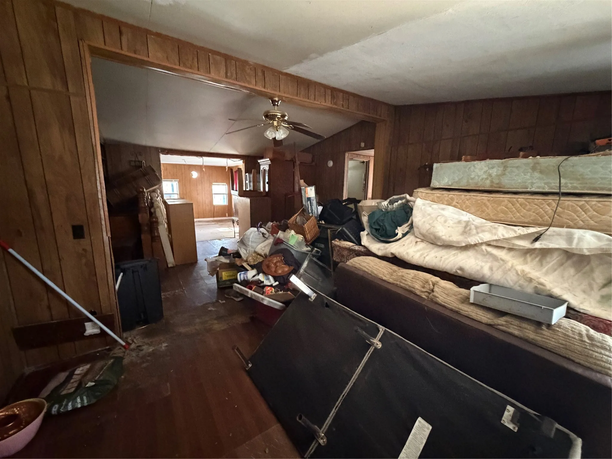 Mobile Home For Sale in Johnson County , 309 Boyd Street, Cleburne, Texas 76031, 4 Bedroom, 2 Bathroom, Garage spaces, 1,152 Sqft, built in 1983, mls#21408258, Real Estate Agent in Cleburne, Homes For Sale in Johnson county, Homes For Sale in Cleburne, Realtor in Cleburne Texas, Real Estate Brokerage Independent Realty Texas, Luminita Cordes Realtor
