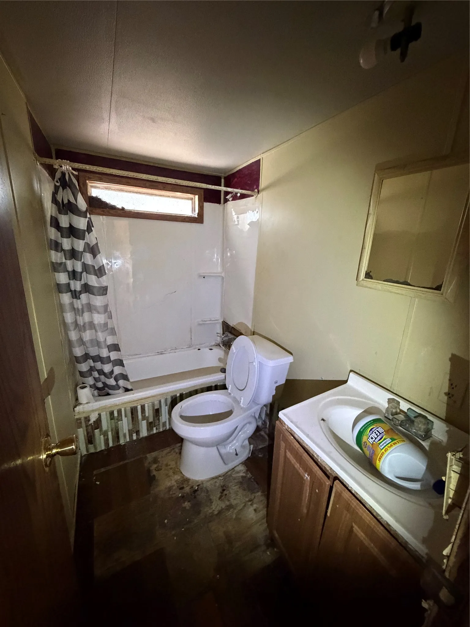 Mobile Home For Sale in Johnson County , 309 Boyd Street, Cleburne, Texas 76031, 4 Bedroom, 2 Bathroom, Garage spaces, 1,152 Sqft, built in 1983, mls#21408258, Real Estate Agent in Cleburne, Homes For Sale in Johnson county, Homes For Sale in Cleburne, Realtor in Cleburne Texas, Real Estate Brokerage Independent Realty Texas, Luminita Cordes Realtor