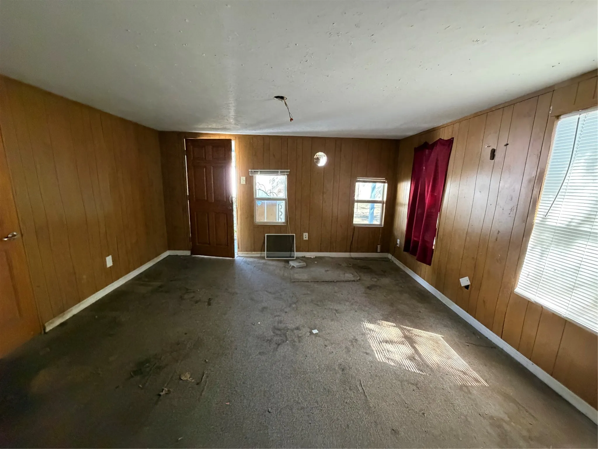 Mobile Home For Sale in Johnson County , 309 Boyd Street, Cleburne, Texas 76031, 4 Bedroom, 2 Bathroom, Garage spaces, 1,152 Sqft, built in 1983, mls#21408258, Real Estate Agent in Cleburne, Homes For Sale in Johnson county, Homes For Sale in Cleburne, Realtor in Cleburne Texas, Real Estate Brokerage Independent Realty Texas, Luminita Cordes Realtor