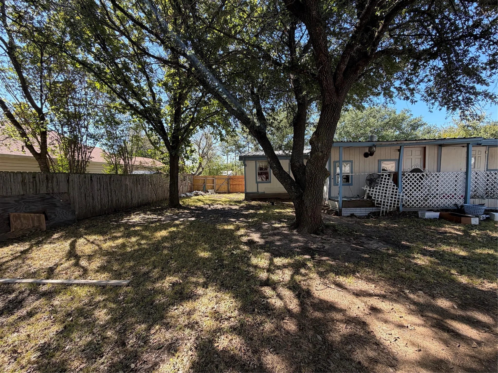 Mobile Home For Sale in Johnson County , 309 Boyd Street, Cleburne, Texas 76031, 4 Bedroom, 2 Bathroom, Garage spaces, 1,152 Sqft, built in 1983, mls#21408258, Real Estate Agent in Cleburne, Homes For Sale in Johnson county, Homes For Sale in Cleburne, Realtor in Cleburne Texas, Real Estate Brokerage Independent Realty Texas, Luminita Cordes Realtor
