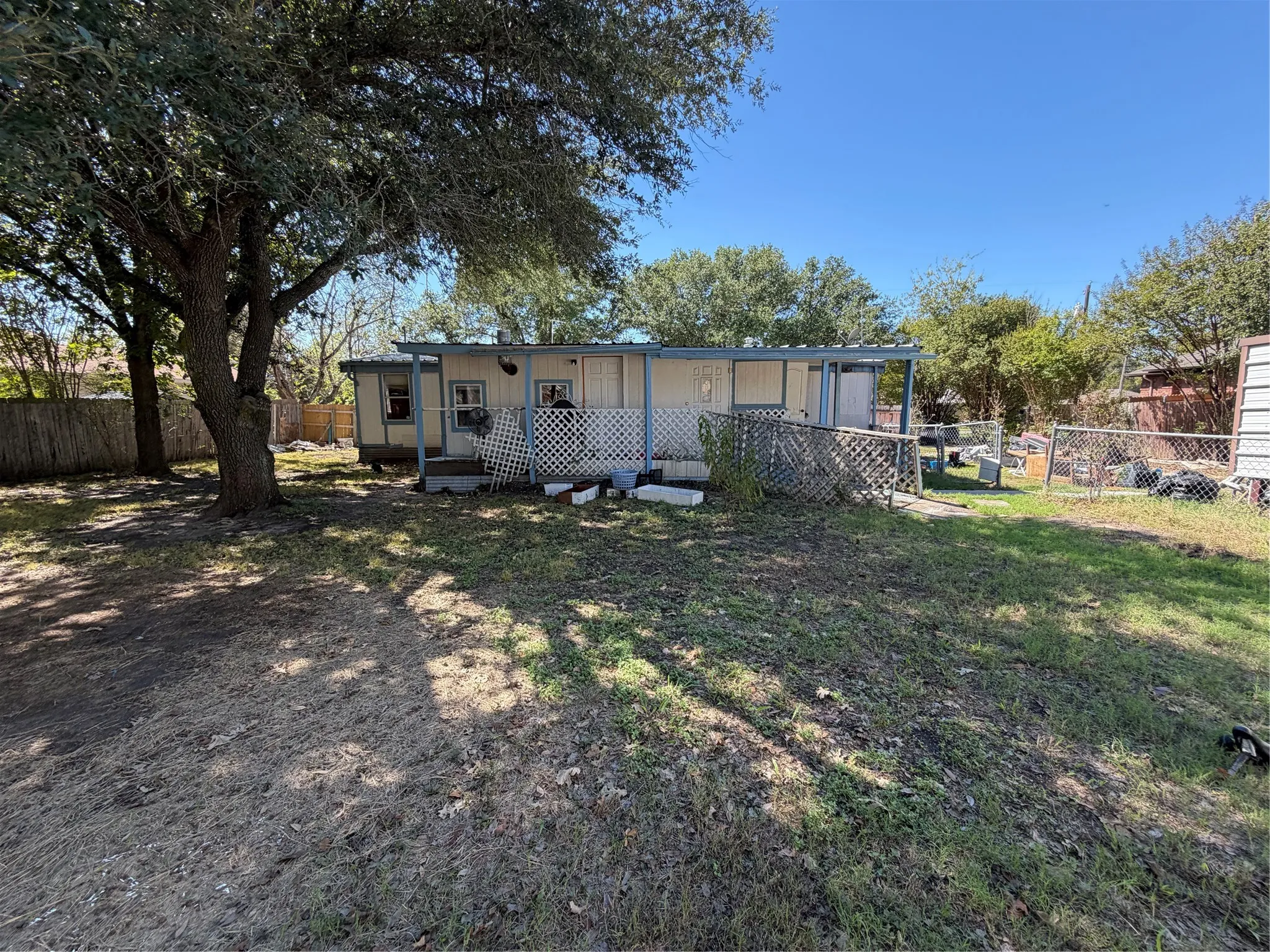 Mobile Home For Sale in Johnson County , 309 Boyd Street, Cleburne, Texas 76031, 4 Bedroom, 2 Bathroom, Garage spaces, 1,152 Sqft, built in 1983, mls#21408258, Real Estate Agent in Cleburne, Homes For Sale in Johnson county, Homes For Sale in Cleburne, Realtor in Cleburne Texas, Real Estate Brokerage Independent Realty Texas, Luminita Cordes Realtor
