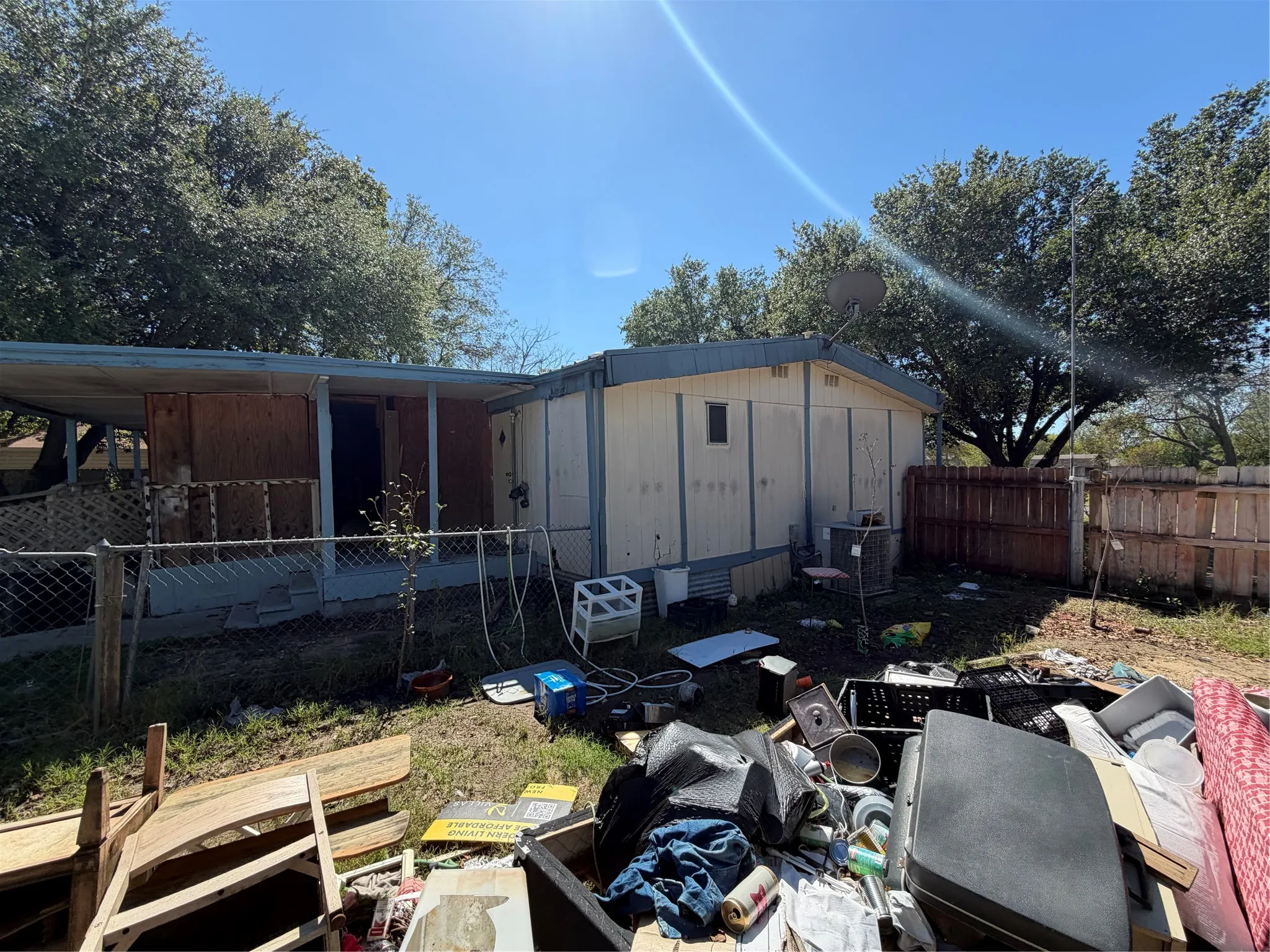 Mobile Home For Sale in Johnson County , 309 Boyd Street, Cleburne, Texas 76031, 4 Bedroom, 2 Bathroom, Garage spaces, 1,152 Sqft, built in 1983, mls#21408258, Real Estate Agent in Cleburne, Homes For Sale in Johnson county, Homes For Sale in Cleburne, Realtor in Cleburne Texas, Real Estate Brokerage Independent Realty Texas, Luminita Cordes Realtor