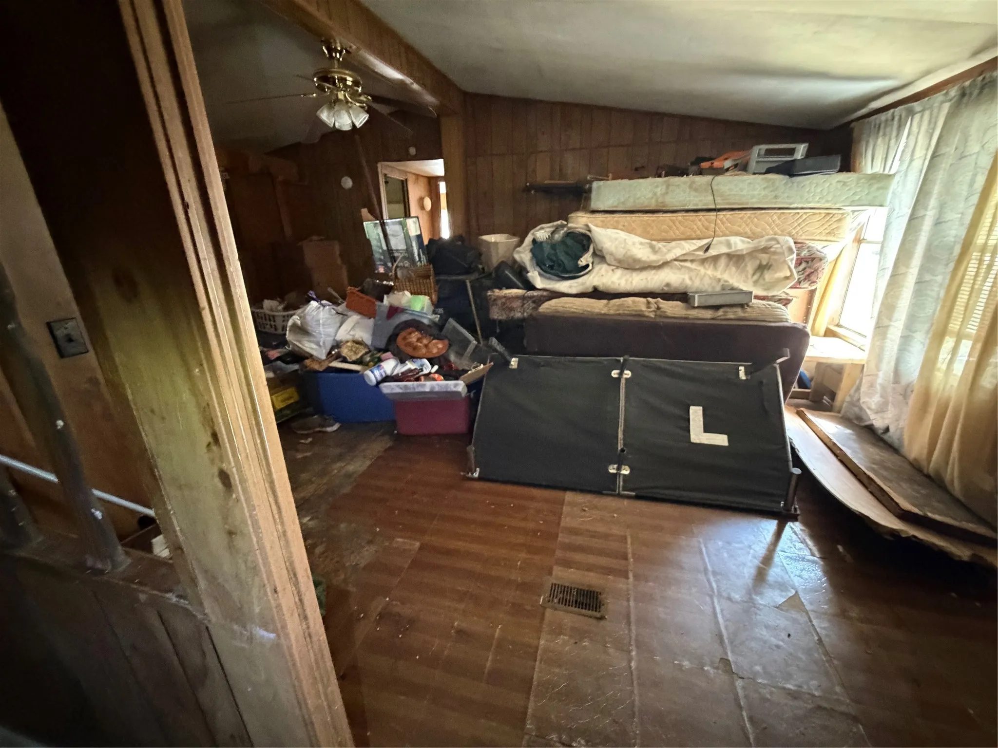Mobile Home For Sale in Johnson County , 309 Boyd Street, Cleburne, Texas 76031, 4 Bedroom, 2 Bathroom, Garage spaces, 1,152 Sqft, built in 1983, mls#21408258, Real Estate Agent in Cleburne, Homes For Sale in Johnson county, Homes For Sale in Cleburne, Realtor in Cleburne Texas, Real Estate Brokerage Independent Realty Texas, Luminita Cordes Realtor