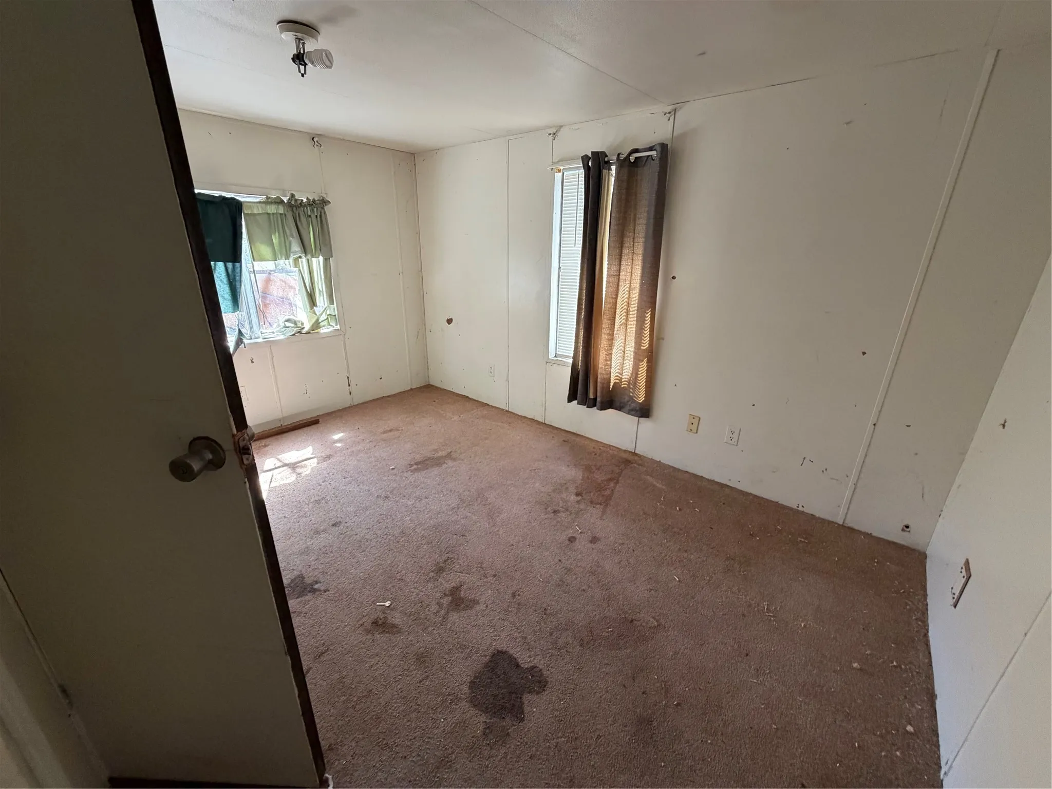 Mobile Home For Sale in Johnson County , 309 Boyd Street, Cleburne, Texas 76031, 4 Bedroom, 2 Bathroom, Garage spaces, 1,152 Sqft, built in 1983, mls#21408258, Real Estate Agent in Cleburne, Homes For Sale in Johnson county, Homes For Sale in Cleburne, Realtor in Cleburne Texas, Real Estate Brokerage Independent Realty Texas, Luminita Cordes Realtor