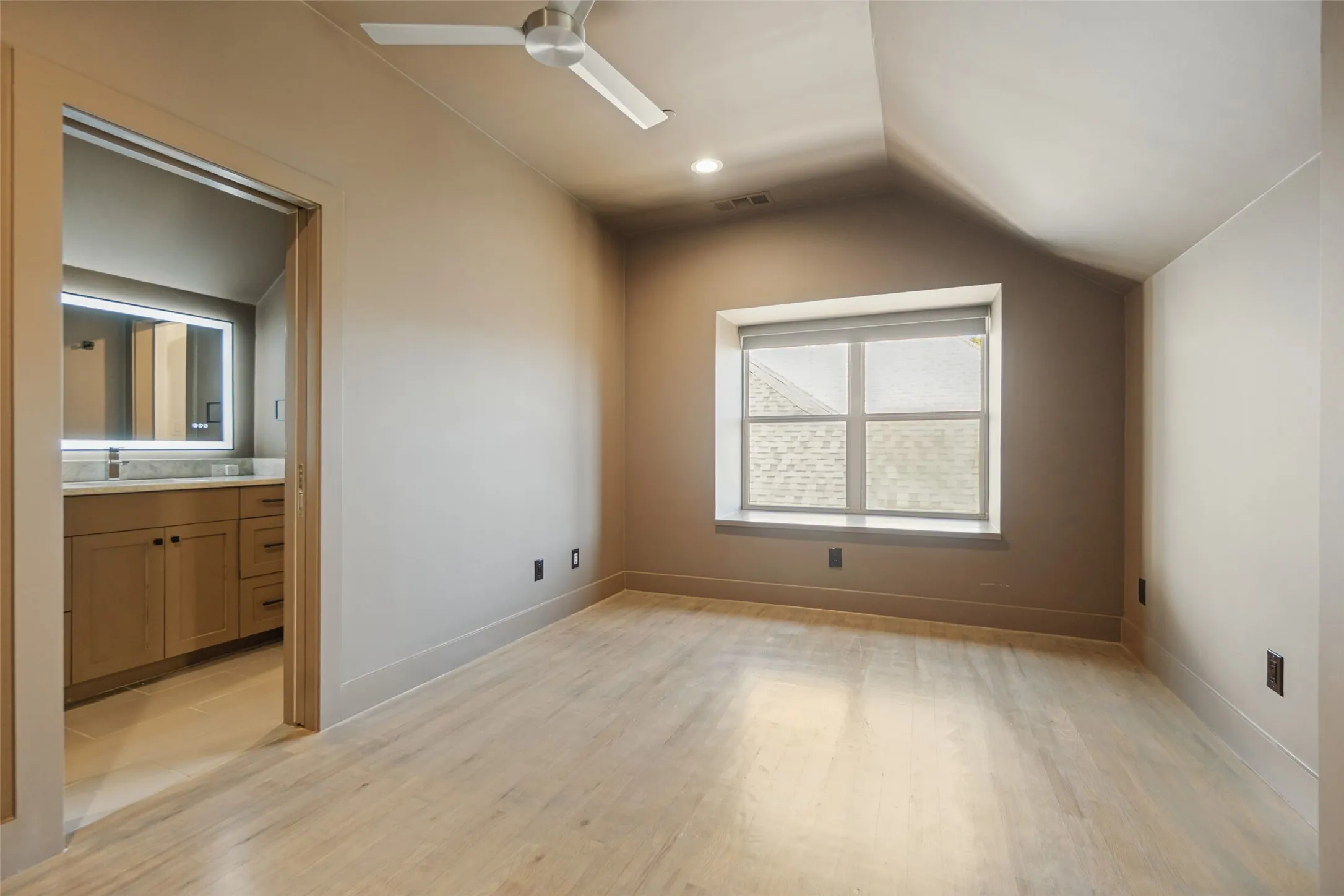 Duplex For Rent in Dallas County , 3430 Asbury Street, University Park, Texas 75205, 4 Bedroom, 5 Bathroom, Garage spaces, 2,547 Sqft, built in 2017, mls#21408325, Real Estate Agent in University Park, Homes For Rent in Dallas county, Homes For Rent in University Park, Realtor in University Park Texas, Real Estate Brokerage Independent Realty Texas, Luminita Cordes Realtor