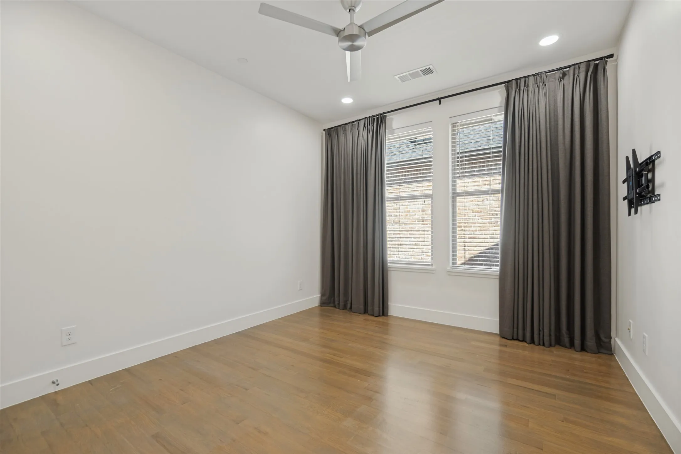 Duplex For Rent in Dallas County , 3430 Asbury Street, University Park, Texas 75205, 4 Bedroom, 5 Bathroom, Garage spaces, 2,547 Sqft, built in 2017, mls#21408325, Real Estate Agent in University Park, Homes For Rent in Dallas county, Homes For Rent in University Park, Realtor in University Park Texas, Real Estate Brokerage Independent Realty Texas, Luminita Cordes Realtor
