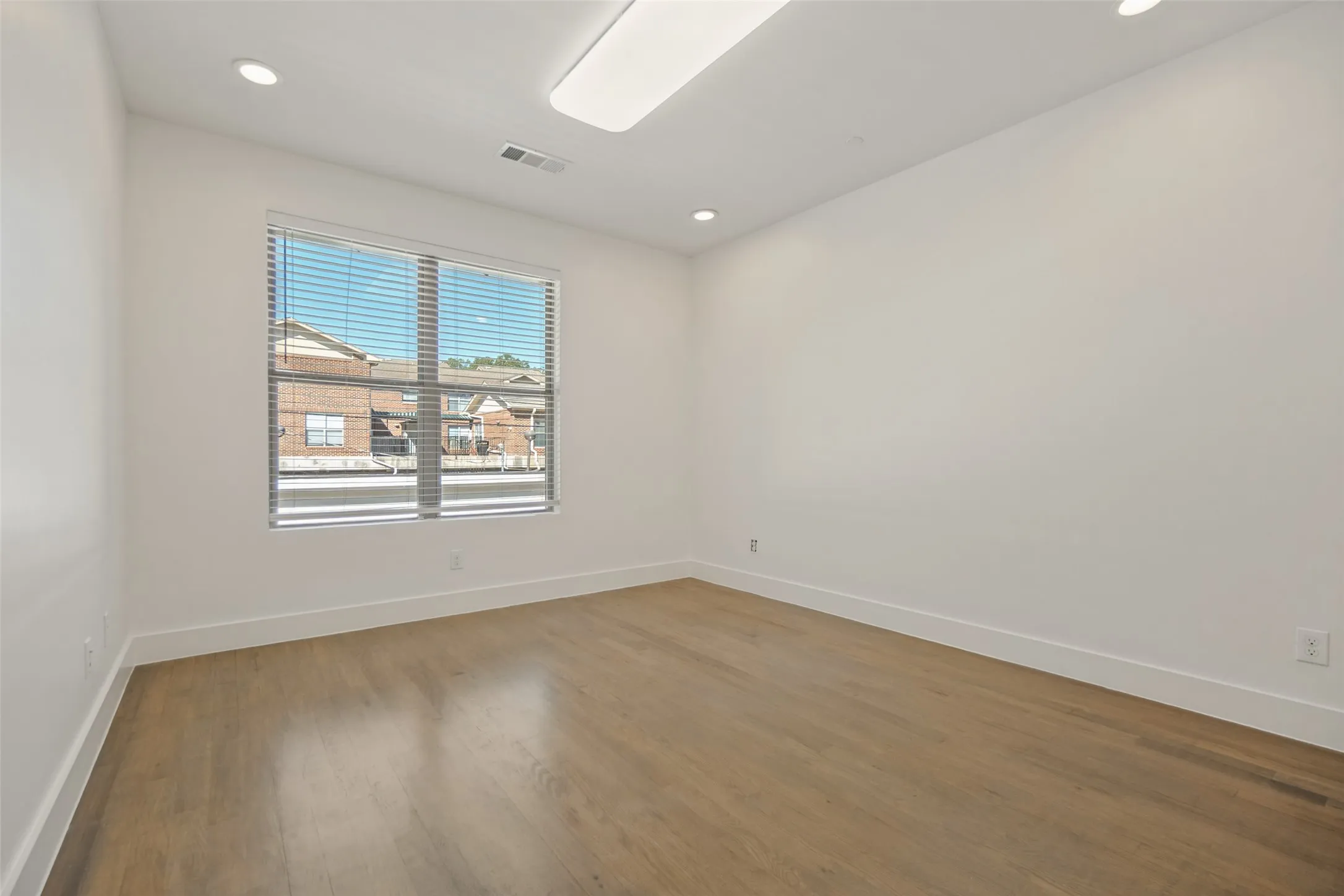 Duplex For Rent in Dallas County , 3430 Asbury Street, University Park, Texas 75205, 4 Bedroom, 5 Bathroom, Garage spaces, 2,547 Sqft, built in 2017, mls#21408325, Real Estate Agent in University Park, Homes For Rent in Dallas county, Homes For Rent in University Park, Realtor in University Park Texas, Real Estate Brokerage Independent Realty Texas, Luminita Cordes Realtor