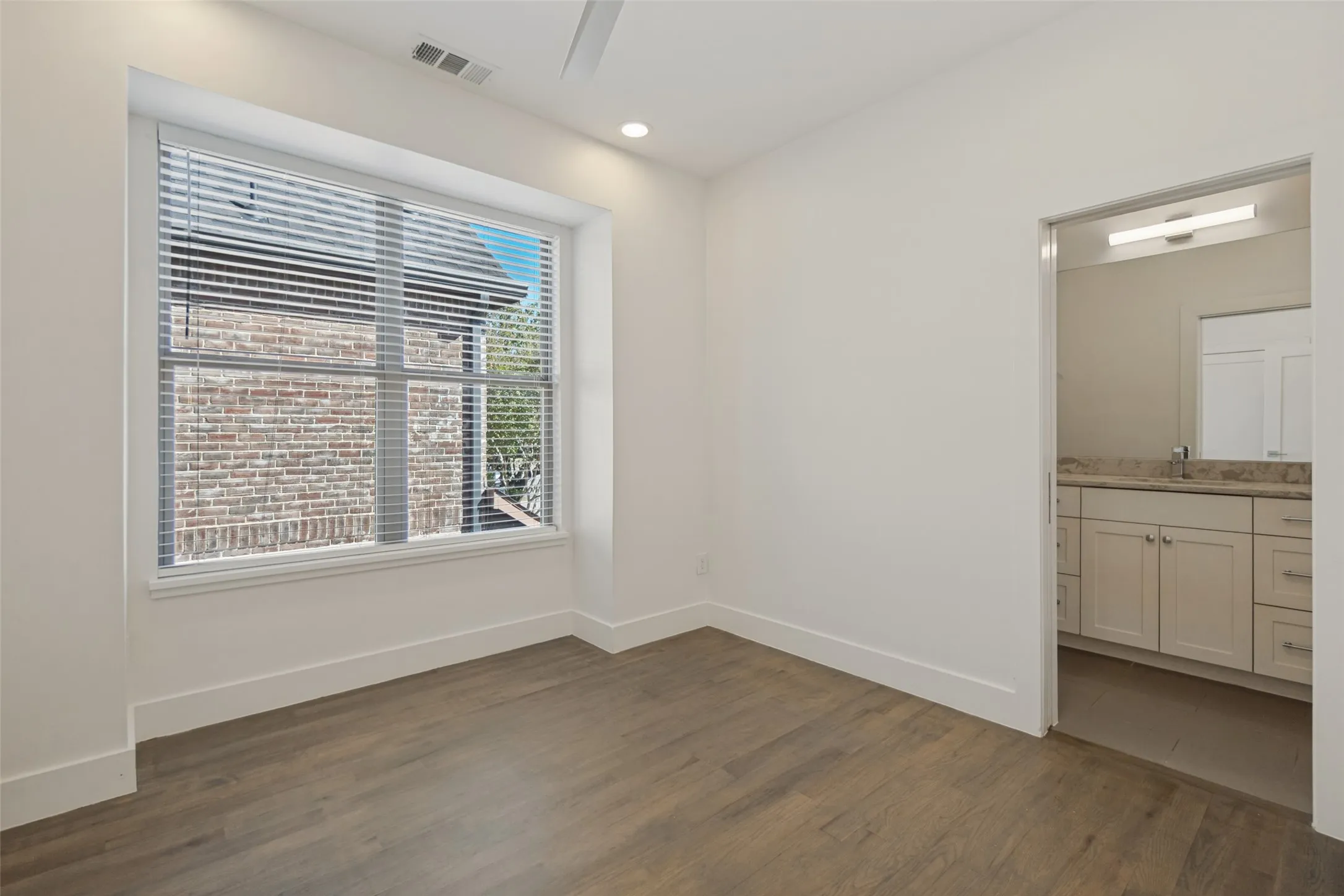 Duplex For Rent in Dallas County , 3430 Asbury Street, University Park, Texas 75205, 4 Bedroom, 5 Bathroom, Garage spaces, 2,547 Sqft, built in 2017, mls#21408325, Real Estate Agent in University Park, Homes For Rent in Dallas county, Homes For Rent in University Park, Realtor in University Park Texas, Real Estate Brokerage Independent Realty Texas, Luminita Cordes Realtor