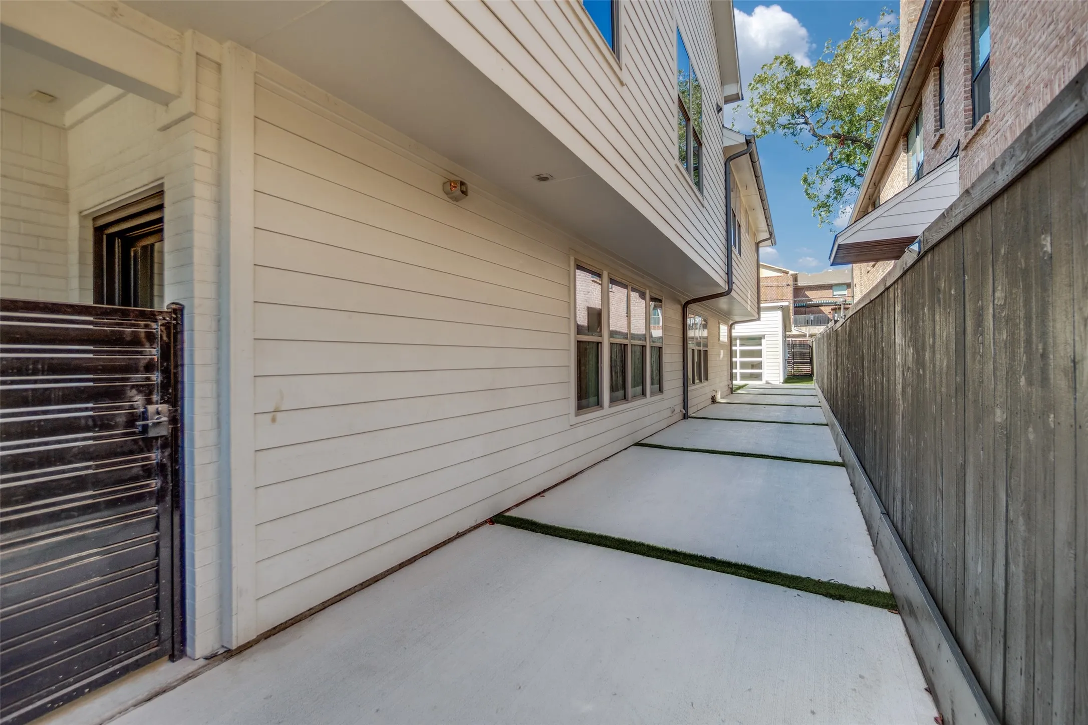 Duplex For Rent in Dallas County , 3430 Asbury Street, University Park, Texas 75205, 4 Bedroom, 5 Bathroom, Garage spaces, 2,547 Sqft, built in 2017, mls#21408325, Real Estate Agent in University Park, Homes For Rent in Dallas county, Homes For Rent in University Park, Realtor in University Park Texas, Real Estate Brokerage Independent Realty Texas, Luminita Cordes Realtor