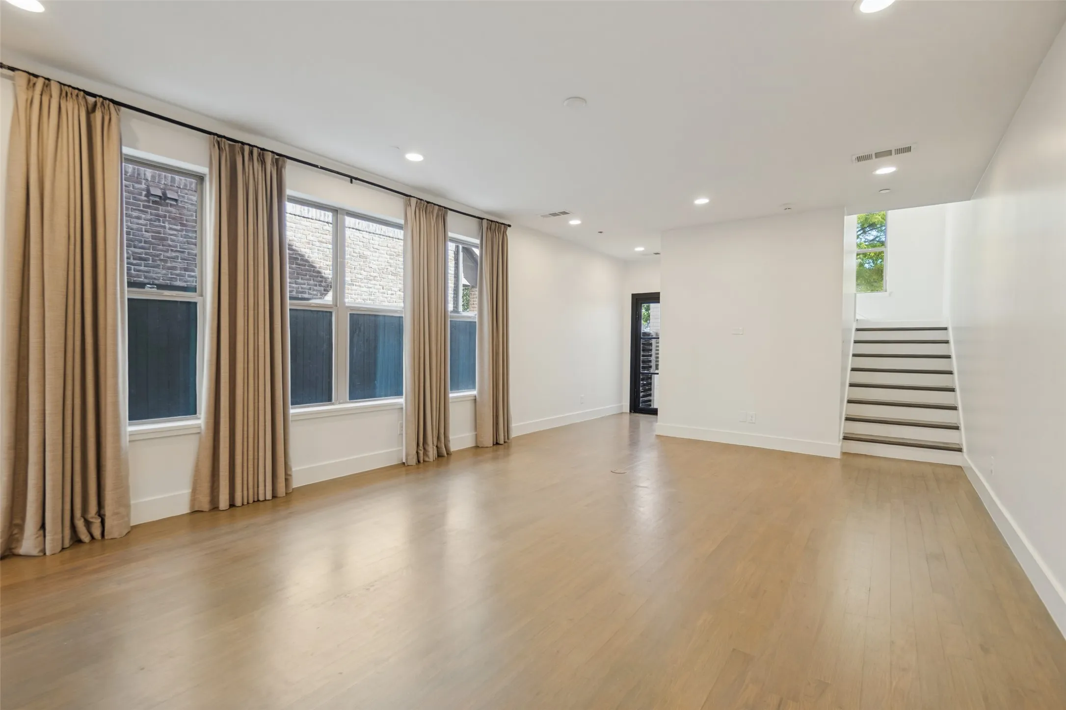 Duplex For Rent in Dallas County , 3430 Asbury Street, University Park, Texas 75205, 4 Bedroom, 5 Bathroom, Garage spaces, 2,547 Sqft, built in 2017, mls#21408325, Real Estate Agent in University Park, Homes For Rent in Dallas county, Homes For Rent in University Park, Realtor in University Park Texas, Real Estate Brokerage Independent Realty Texas, Luminita Cordes Realtor