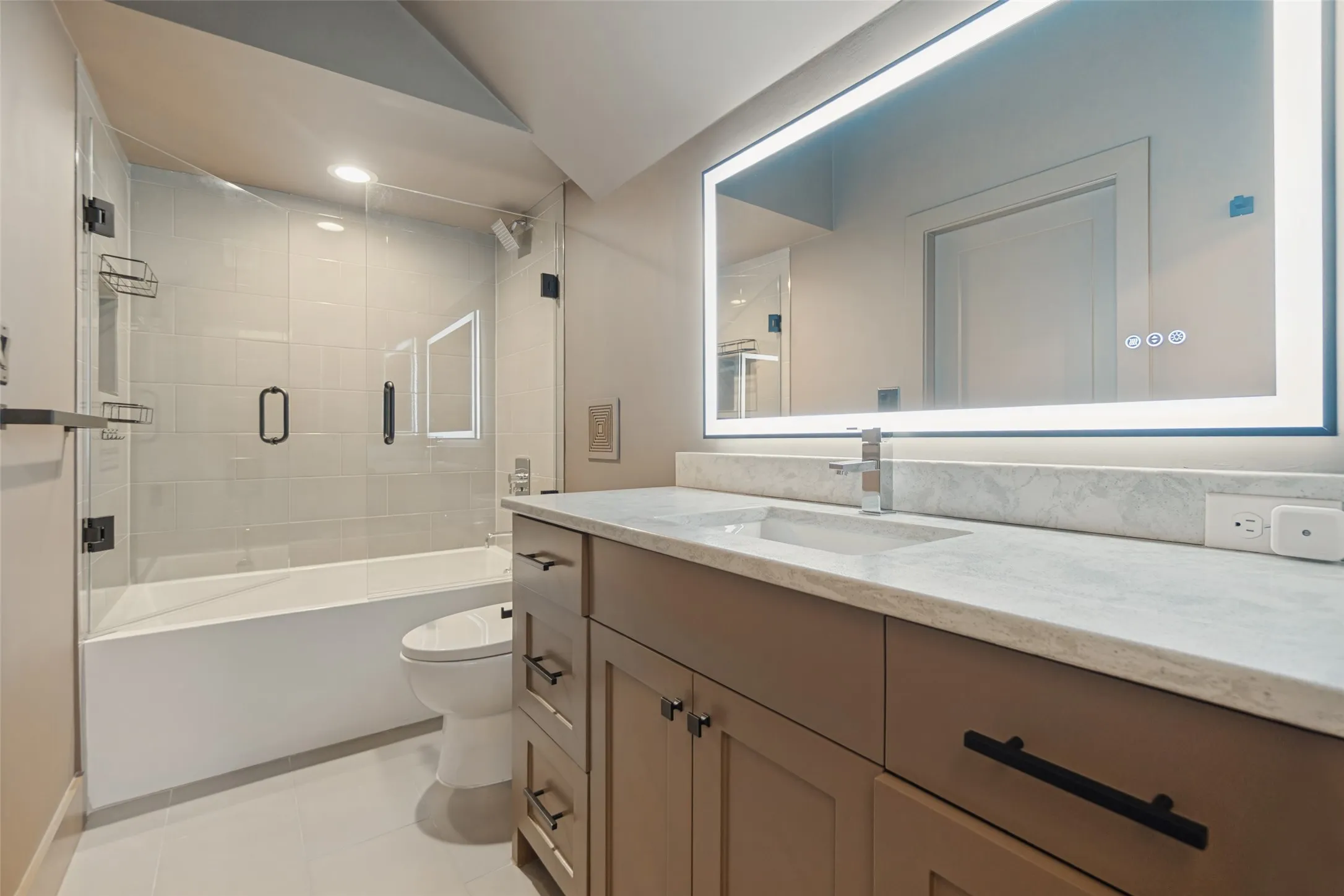 Duplex For Rent in Dallas County , 3430 Asbury Street, University Park, Texas 75205, 4 Bedroom, 5 Bathroom, Garage spaces, 2,547 Sqft, built in 2017, mls#21408325, Real Estate Agent in University Park, Homes For Rent in Dallas county, Homes For Rent in University Park, Realtor in University Park Texas, Real Estate Brokerage Independent Realty Texas, Luminita Cordes Realtor