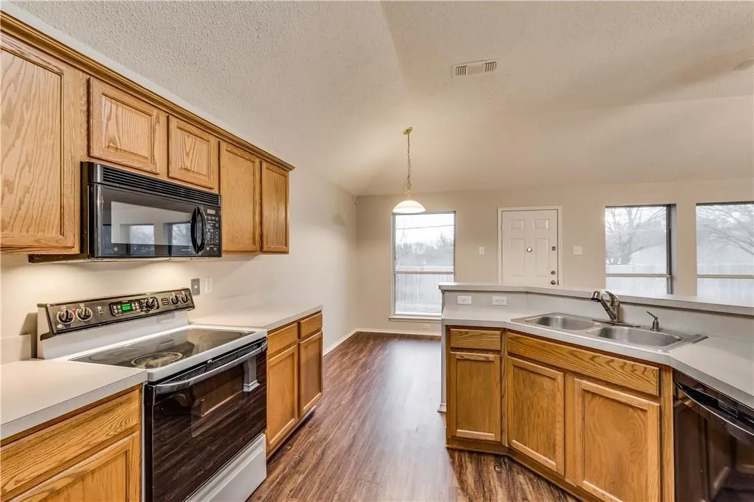 Single Family Residence For Rent in Tarrant County , 1712 Prescott Drive, Mansfield, Texas 76063, 3 Bedroom, 2 Bathroom, 2 Garage spaces, 1,710 Sqft, built in 1998, mls#21408437, Real Estate Agent in Mansfield, Homes For Rent in Tarrant county, Homes For Rent in Mansfield, Realtor in Mansfield Texas, Real Estate Brokerage Independent Realty Texas, Luminita Cordes Realtor