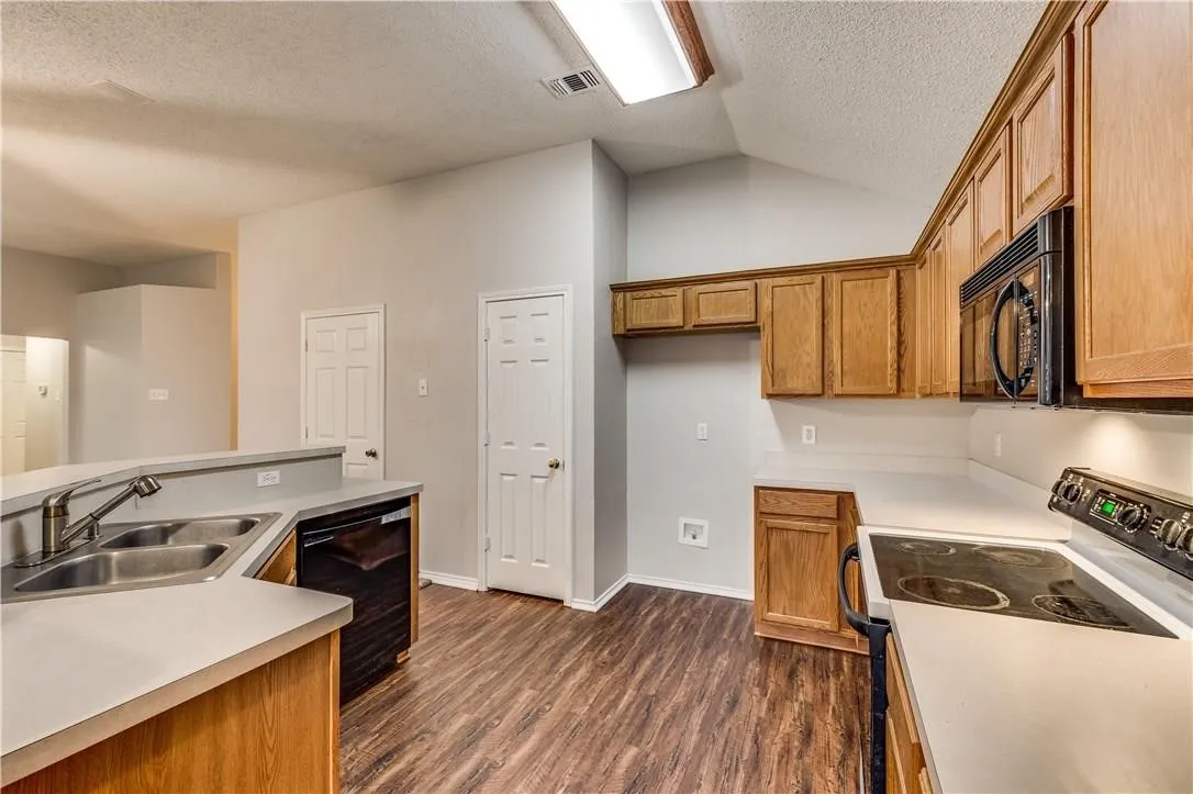 Single Family Residence For Rent in Tarrant County , 1712 Prescott Drive, Mansfield, Texas 76063, 3 Bedroom, 2 Bathroom, 2 Garage spaces, 1,710 Sqft, built in 1998, mls#21408437, Real Estate Agent in Mansfield, Homes For Rent in Tarrant county, Homes For Rent in Mansfield, Realtor in Mansfield Texas, Real Estate Brokerage Independent Realty Texas, Luminita Cordes Realtor