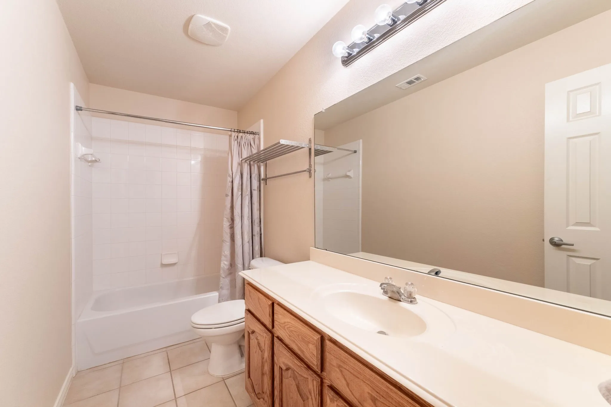 Single Family Residence For Sale in Rockwall County , 520 Covey Trail, Rockwall, Texas 75087, 3 Bedroom, 3 Bathroom, 2 Garage spaces, 2,310 Sqft, built in 2005, mls#21408250, Real Estate Agent in Rockwall, Homes For Sale in Rockwall county, Homes For Sale in Rockwall, Realtor in Rockwall Texas, Real Estate Brokerage Independent Realty Texas, Luminita Cordes Realtor
