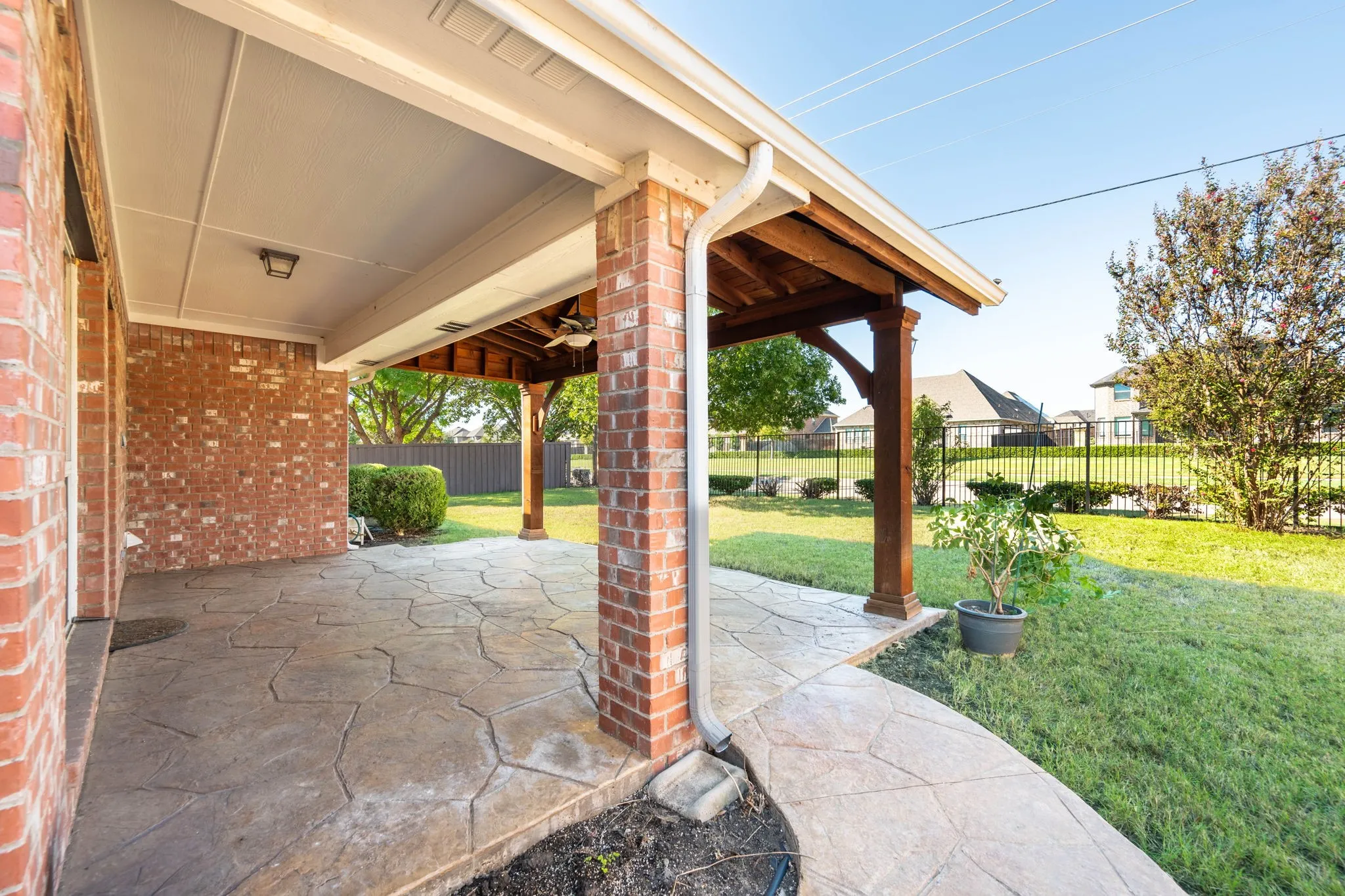 Single Family Residence For Sale in Rockwall County , 520 Covey Trail, Rockwall, Texas 75087, 3 Bedroom, 3 Bathroom, 2 Garage spaces, 2,310 Sqft, built in 2005, mls#21408250, Real Estate Agent in Rockwall, Homes For Sale in Rockwall county, Homes For Sale in Rockwall, Realtor in Rockwall Texas, Real Estate Brokerage Independent Realty Texas, Luminita Cordes Realtor
