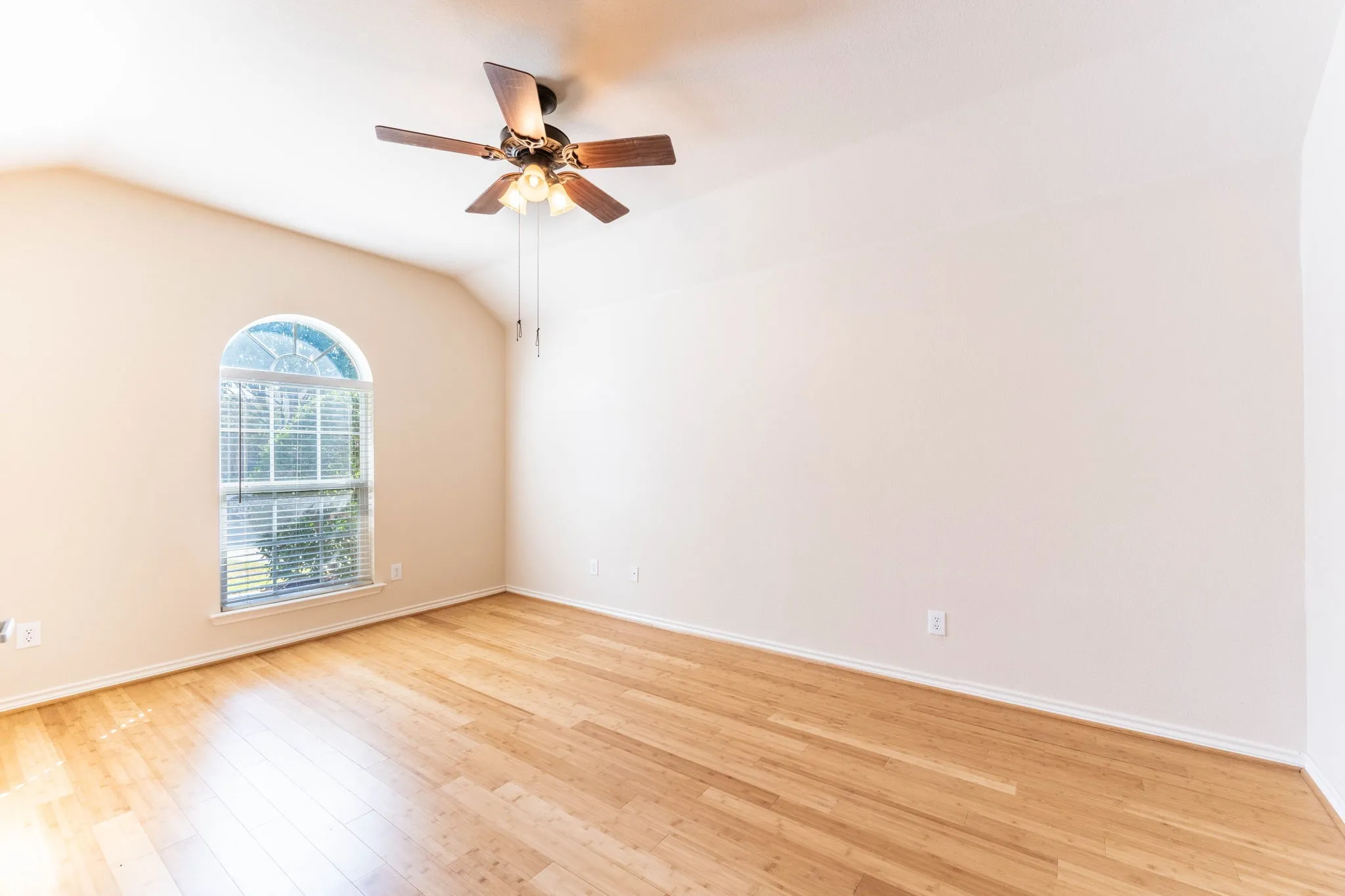 Single Family Residence For Sale in Rockwall County , 520 Covey Trail, Rockwall, Texas 75087, 3 Bedroom, 3 Bathroom, 2 Garage spaces, 2,310 Sqft, built in 2005, mls#21408250, Real Estate Agent in Rockwall, Homes For Sale in Rockwall county, Homes For Sale in Rockwall, Realtor in Rockwall Texas, Real Estate Brokerage Independent Realty Texas, Luminita Cordes Realtor