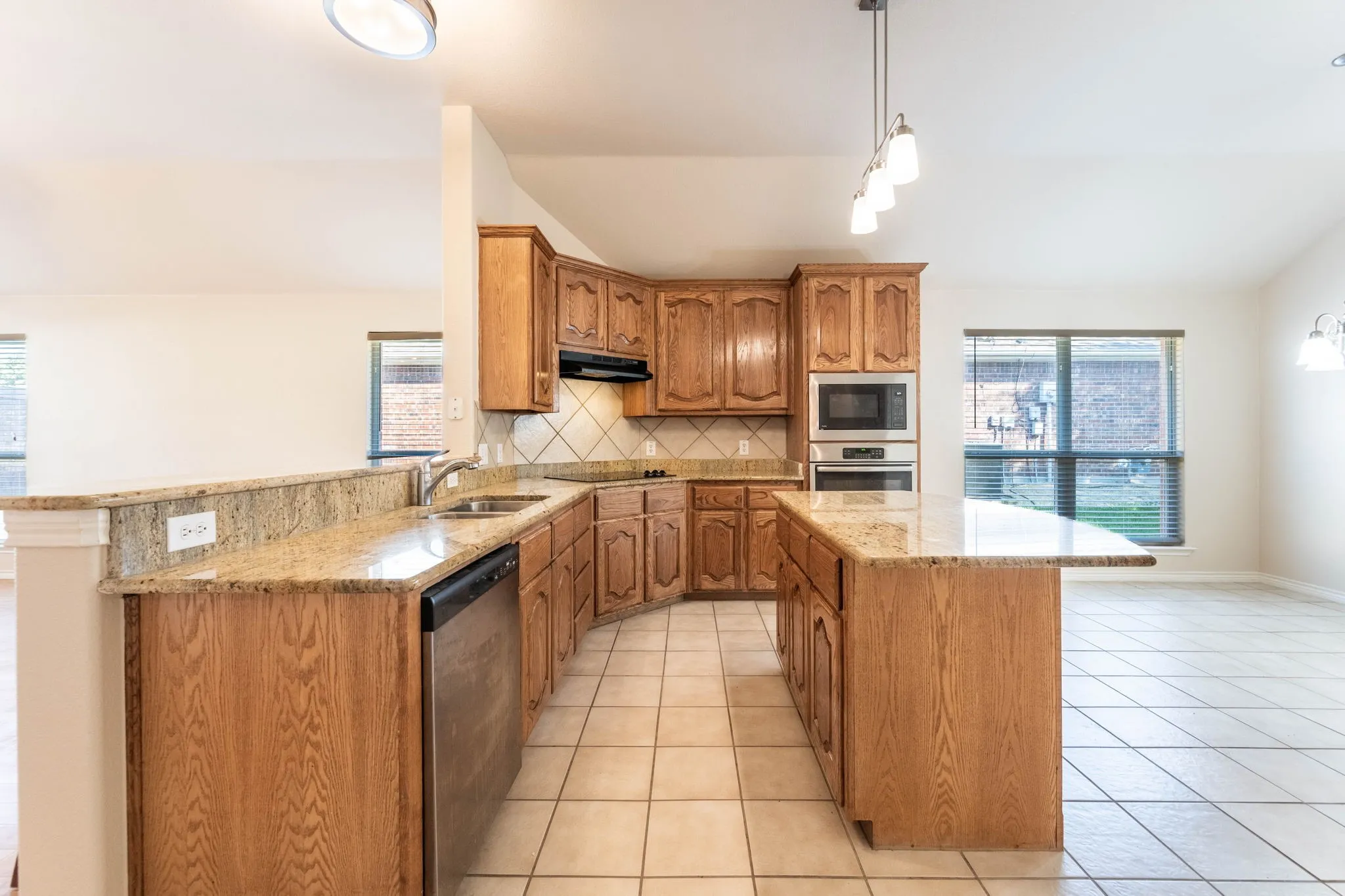 Single Family Residence For Sale in Rockwall County , 520 Covey Trail, Rockwall, Texas 75087, 3 Bedroom, 3 Bathroom, 2 Garage spaces, 2,310 Sqft, built in 2005, mls#21408250, Real Estate Agent in Rockwall, Homes For Sale in Rockwall county, Homes For Sale in Rockwall, Realtor in Rockwall Texas, Real Estate Brokerage Independent Realty Texas, Luminita Cordes Realtor