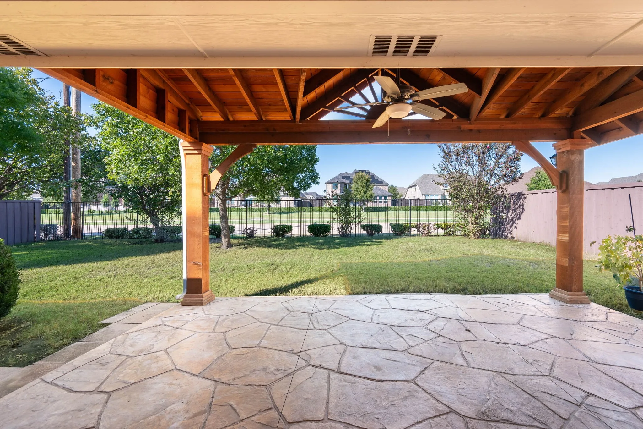 Single Family Residence For Sale in Rockwall County , 520 Covey Trail, Rockwall, Texas 75087, 3 Bedroom, 3 Bathroom, 2 Garage spaces, 2,310 Sqft, built in 2005, mls#21408250, Real Estate Agent in Rockwall, Homes For Sale in Rockwall county, Homes For Sale in Rockwall, Realtor in Rockwall Texas, Real Estate Brokerage Independent Realty Texas, Luminita Cordes Realtor
