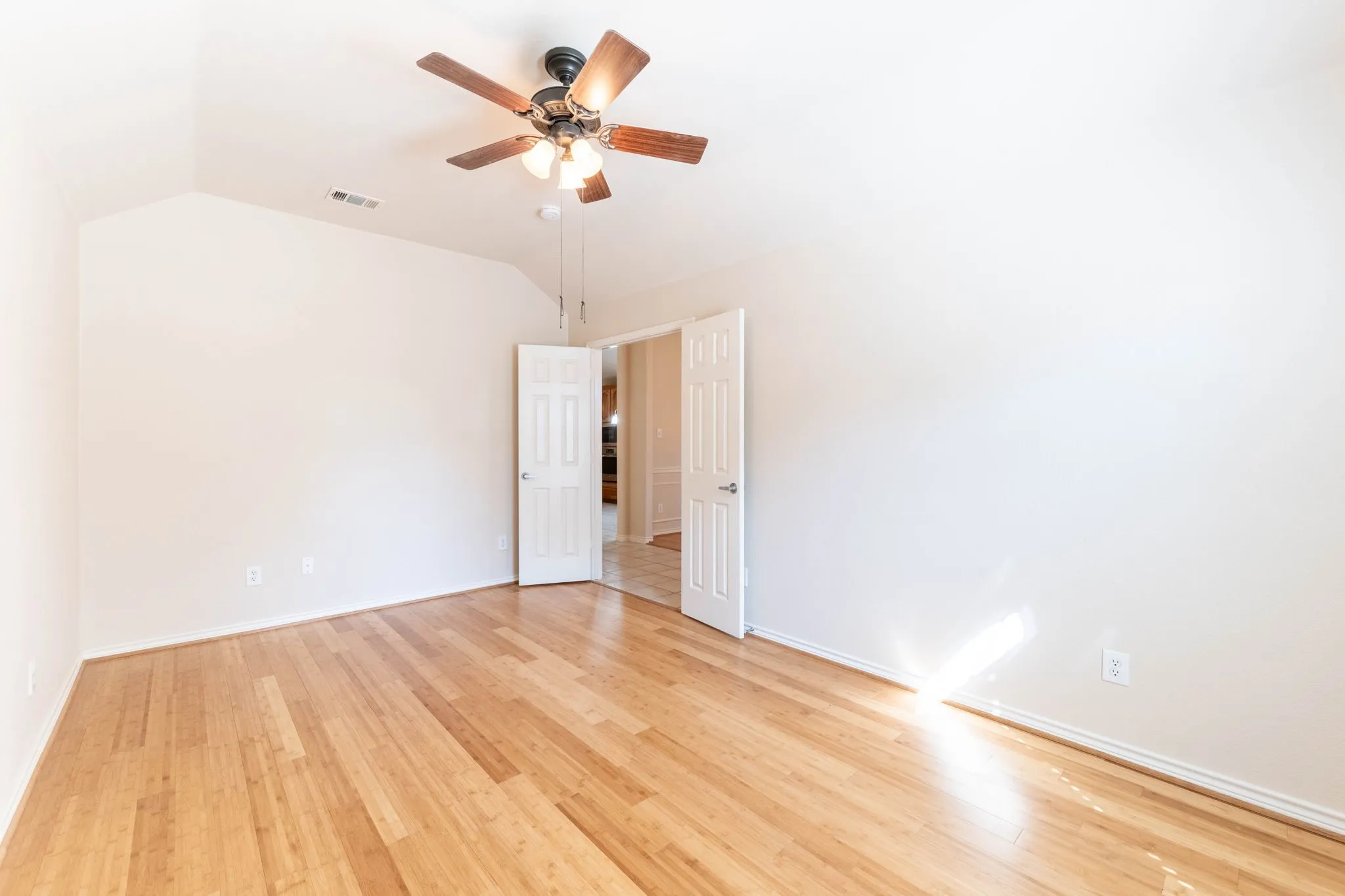 Single Family Residence For Sale in Rockwall County , 520 Covey Trail, Rockwall, Texas 75087, 3 Bedroom, 3 Bathroom, 2 Garage spaces, 2,310 Sqft, built in 2005, mls#21408250, Real Estate Agent in Rockwall, Homes For Sale in Rockwall county, Homes For Sale in Rockwall, Realtor in Rockwall Texas, Real Estate Brokerage Independent Realty Texas, Luminita Cordes Realtor