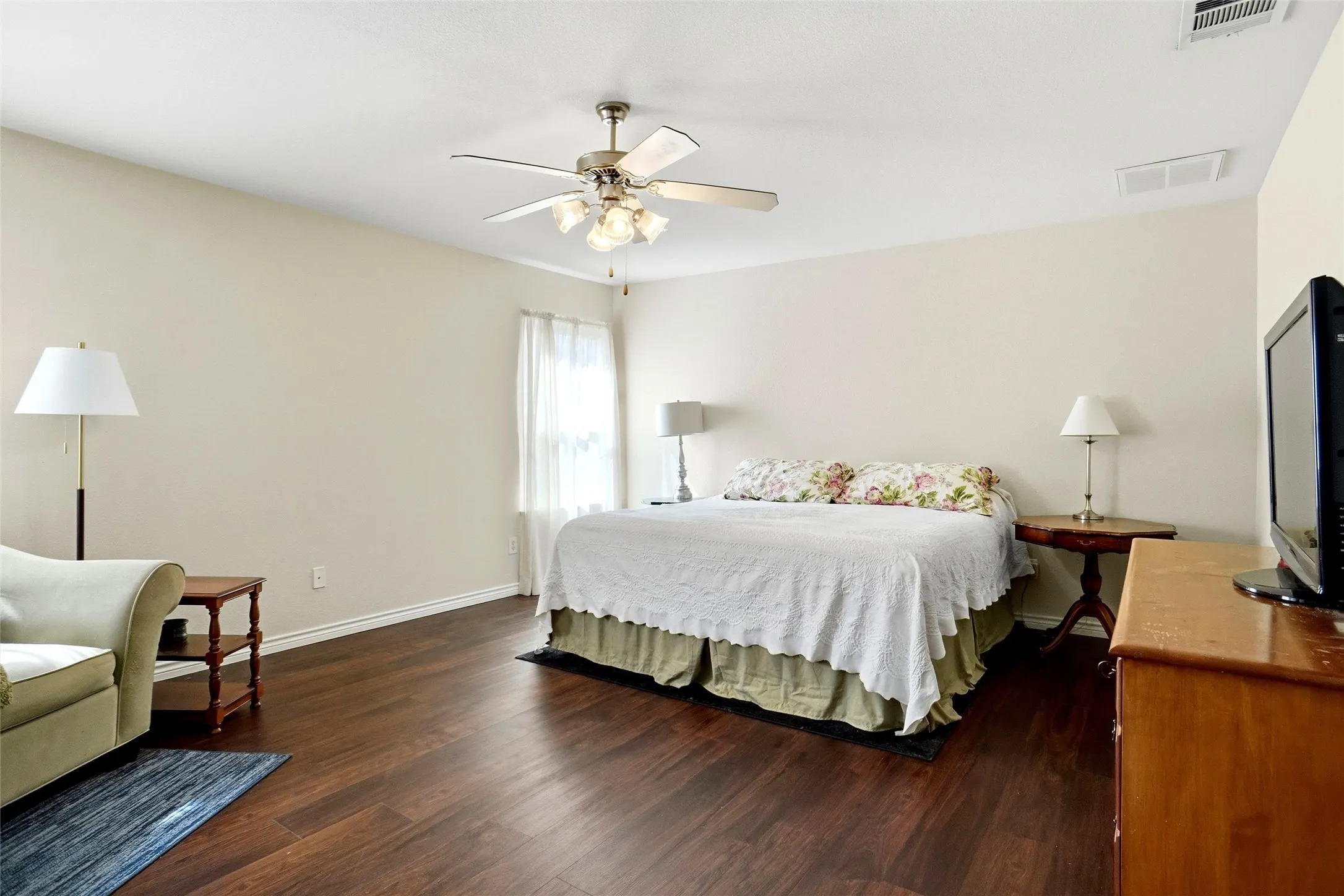 Single Family Residence For Sale in Parker County , 133 Bridlewood Street, Azle, Texas 76020, 4 Bedroom, 3 Bathroom, 2 Garage spaces, 2,883 Sqft, built in 2006, mls#21406160, Real Estate Agent in Azle, Homes For Sale in Parker county, Homes For Sale in Azle, Realtor in Azle Texas, Real Estate Brokerage Independent Realty Texas, Luminita Cordes Realtor