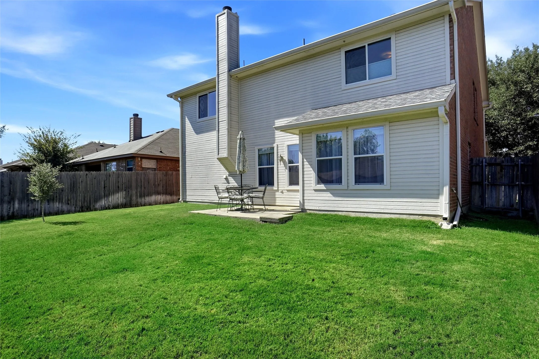 Single Family Residence For Sale in Parker County , 133 Bridlewood Street, Azle, Texas 76020, 4 Bedroom, 3 Bathroom, 2 Garage spaces, 2,883 Sqft, built in 2006, mls#21406160, Real Estate Agent in Azle, Homes For Sale in Parker county, Homes For Sale in Azle, Realtor in Azle Texas, Real Estate Brokerage Independent Realty Texas, Luminita Cordes Realtor