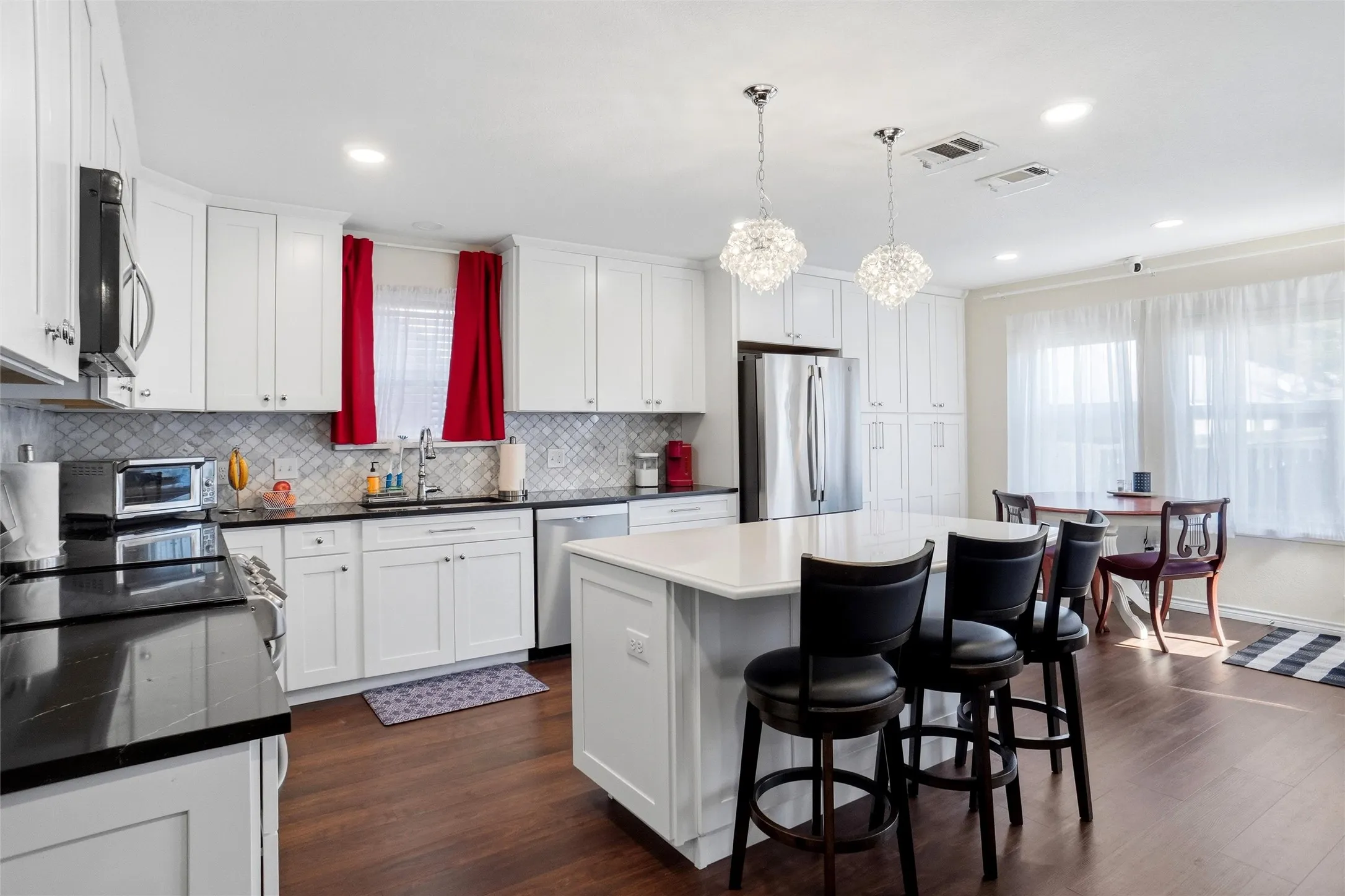 Single Family Residence For Sale in Parker County , 133 Bridlewood Street, Azle, Texas 76020, 4 Bedroom, 3 Bathroom, 2 Garage spaces, 2,883 Sqft, built in 2006, mls#21406160, Real Estate Agent in Azle, Homes For Sale in Parker county, Homes For Sale in Azle, Realtor in Azle Texas, Real Estate Brokerage Independent Realty Texas, Luminita Cordes Realtor