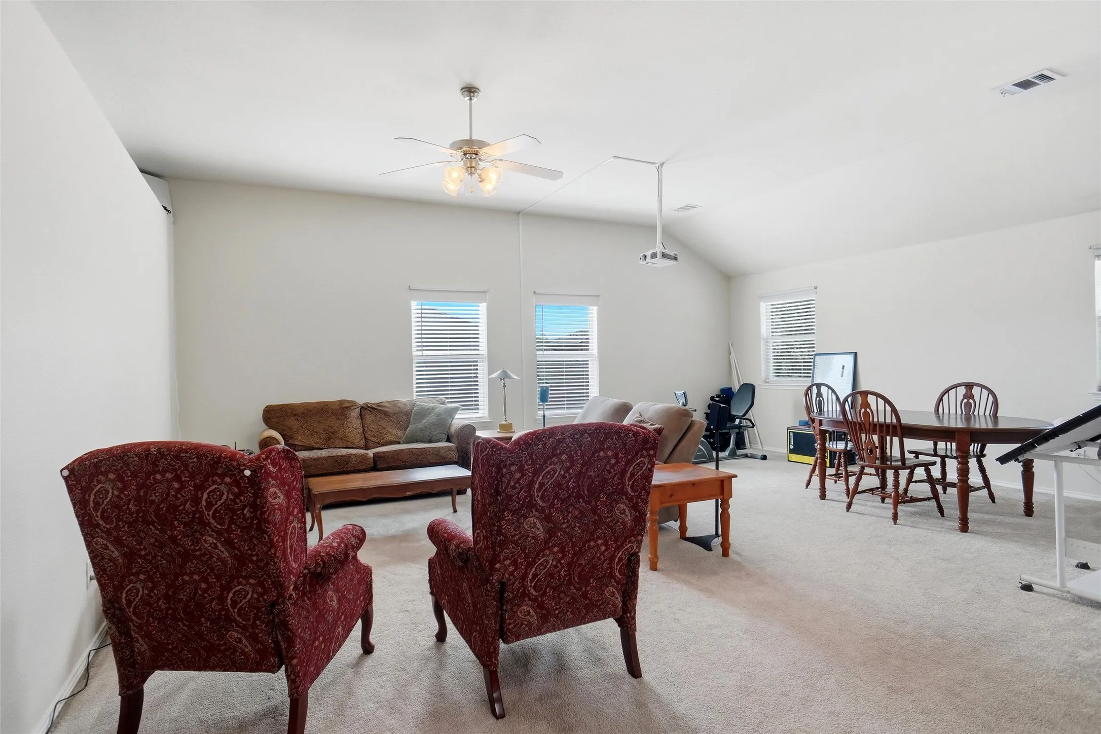 Single Family Residence For Sale in Parker County , 133 Bridlewood Street, Azle, Texas 76020, 4 Bedroom, 3 Bathroom, 2 Garage spaces, 2,883 Sqft, built in 2006, mls#21406160, Real Estate Agent in Azle, Homes For Sale in Parker county, Homes For Sale in Azle, Realtor in Azle Texas, Real Estate Brokerage Independent Realty Texas, Luminita Cordes Realtor