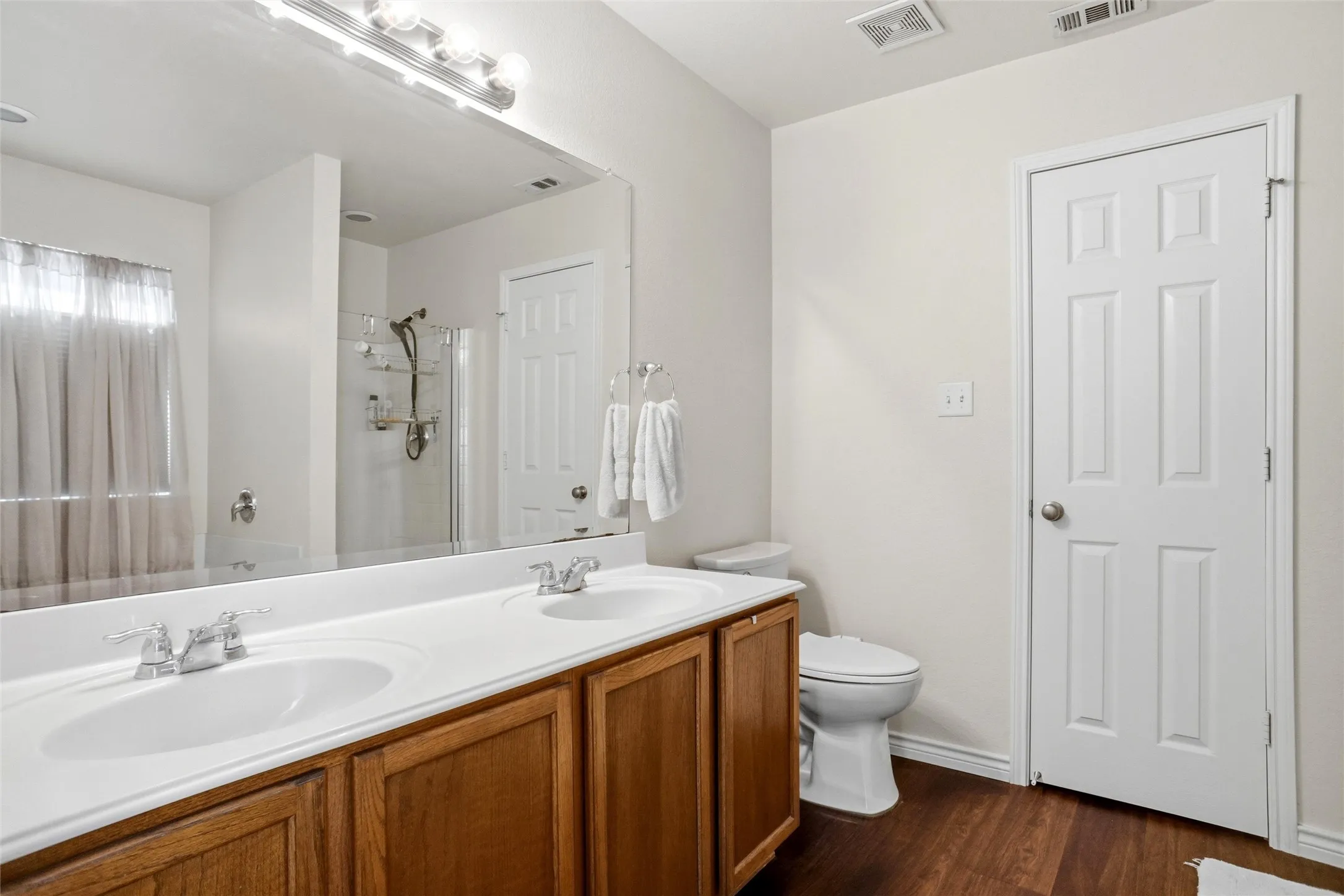 Single Family Residence For Sale in Parker County , 133 Bridlewood Street, Azle, Texas 76020, 4 Bedroom, 3 Bathroom, 2 Garage spaces, 2,883 Sqft, built in 2006, mls#21406160, Real Estate Agent in Azle, Homes For Sale in Parker county, Homes For Sale in Azle, Realtor in Azle Texas, Real Estate Brokerage Independent Realty Texas, Luminita Cordes Realtor