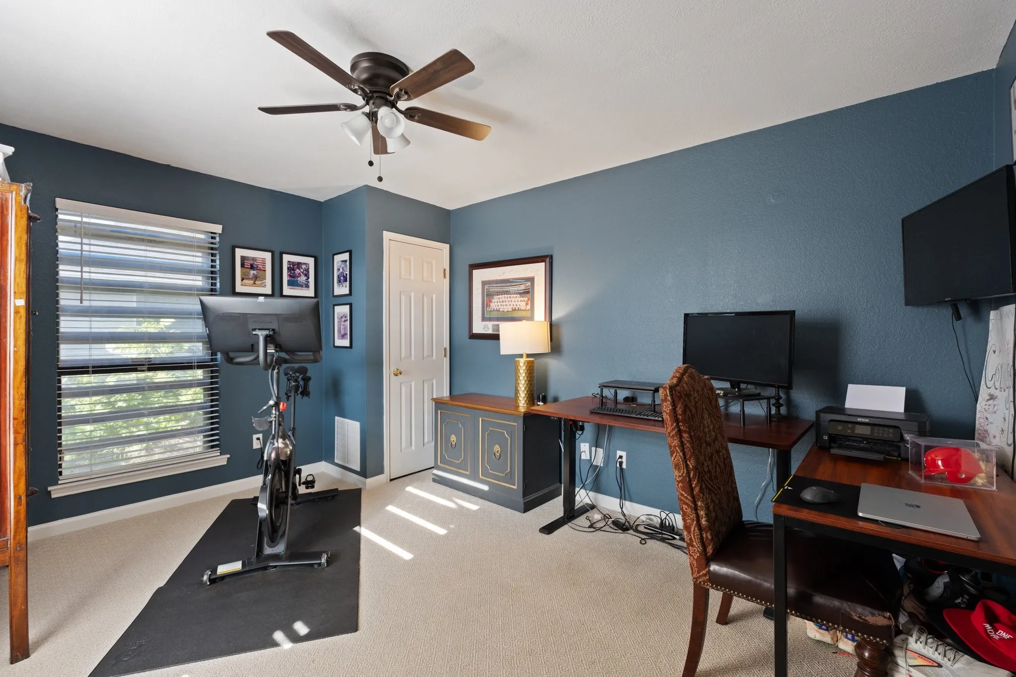 Spacious room featuring carpet, closet, a ceiling fan, and window blinds