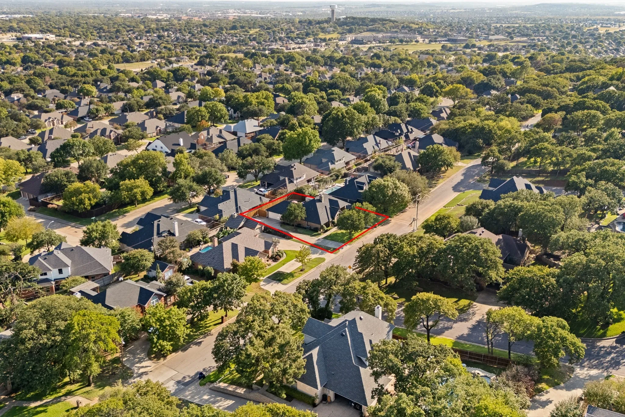Single Family Residence For Sale in Johnson County , 405 Lincoln Oaks Drive, Burleson, Texas 76028, 4 Bedroom, 3 Bathroom, 2 Garage spaces, 2,459 Sqft, built in 1992, mls#21407981, Real Estate Agent in Burleson, Homes For Sale in Johnson county, Homes For Sale in Burleson, Realtor in Burleson Texas, Real Estate Brokerage Independent Realty Texas, Luminita Cordes Realtor