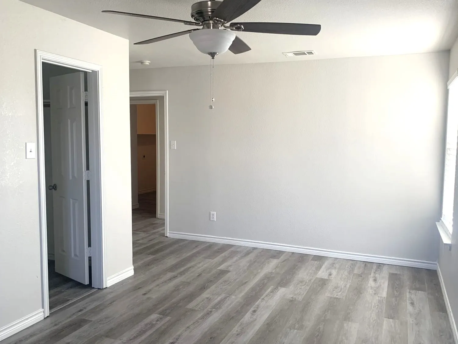 Single Family Residence For Rent in Dallas County , 2011 Limestone Drive, Grand Prairie, Texas 75052, 4 Bedroom, 3 Bathroom, 2 Garage spaces, 2,521 Sqft, built in 2007, mls#21408493, Real Estate Agent in Grand Prairie, Homes For Rent in Dallas county, Homes For Rent in Grand Prairie, Realtor in Grand Prairie Texas, Real Estate Brokerage Independent Realty Texas, Luminita Cordes Realtor