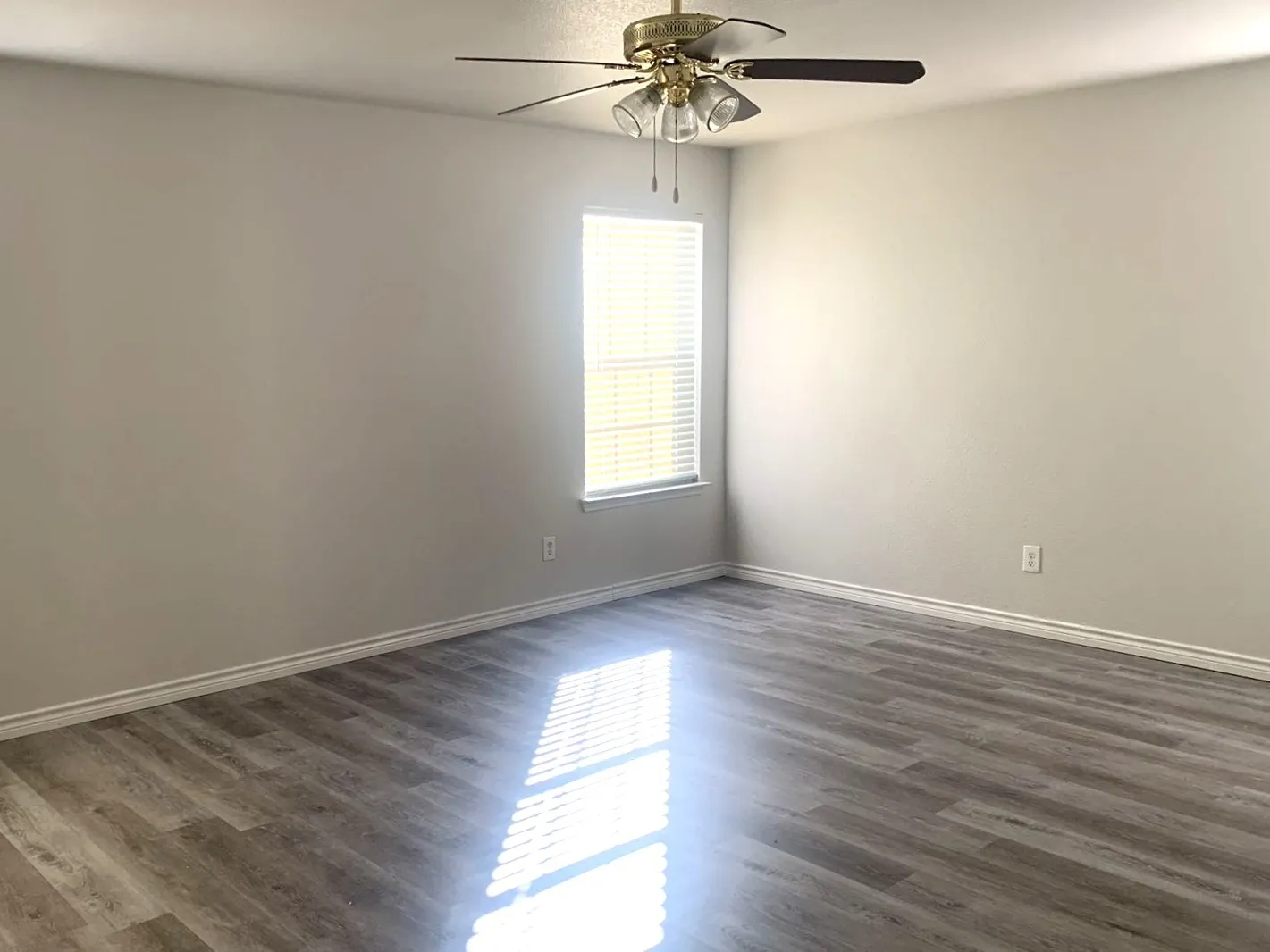 Single Family Residence For Rent in Dallas County , 2011 Limestone Drive, Grand Prairie, Texas 75052, 4 Bedroom, 3 Bathroom, 2 Garage spaces, 2,521 Sqft, built in 2007, mls#21408493, Real Estate Agent in Grand Prairie, Homes For Rent in Dallas county, Homes For Rent in Grand Prairie, Realtor in Grand Prairie Texas, Real Estate Brokerage Independent Realty Texas, Luminita Cordes Realtor