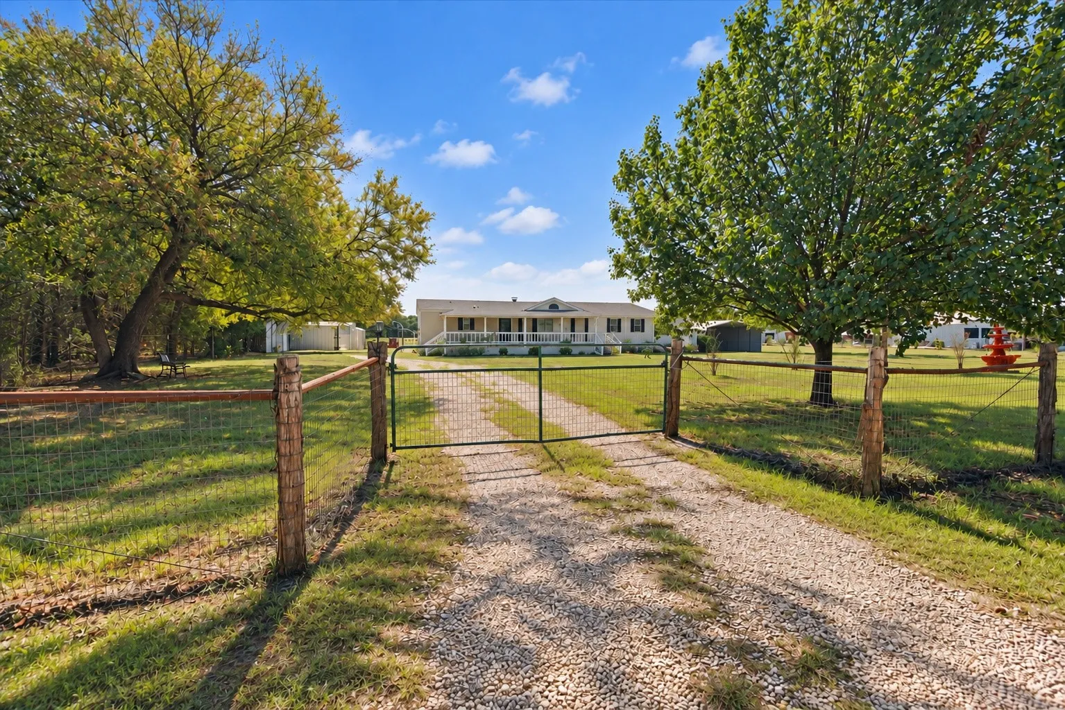 Farm For Sale in Navarro County , 10619 County Road 3080, Purdon, Texas 76679, 4 Bedroom, 2 Bathroom, Garage spaces, 1,848 Sqft, built in 2003, mls#21399501, Real Estate Agent in Purdon, Homes For Sale in Navarro county, Homes For Sale in Purdon, Realtor in Purdon Texas, Real Estate Brokerage Independent Realty Texas, Luminita Cordes Realtor