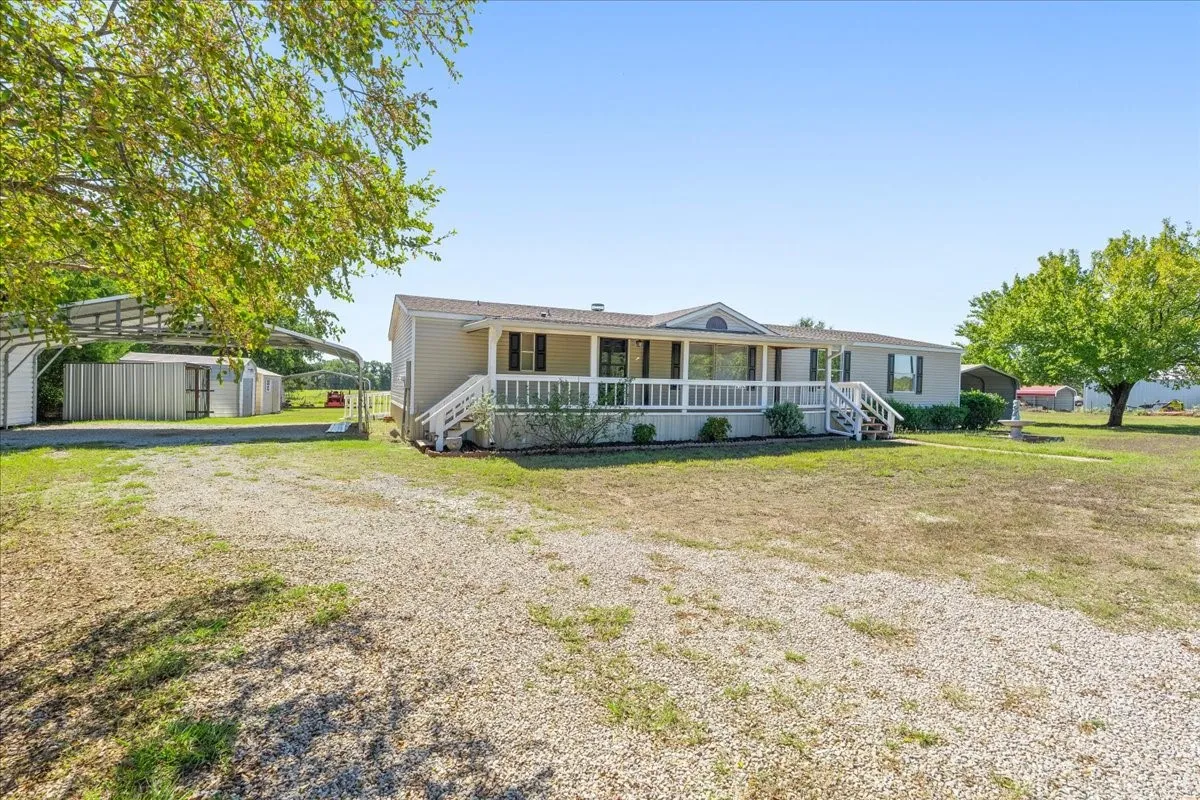 Farm For Sale in Navarro County , 10619 County Road 3080, Purdon, Texas 76679, 4 Bedroom, 2 Bathroom, Garage spaces, 1,848 Sqft, built in 2003, mls#21399501, Real Estate Agent in Purdon, Homes For Sale in Navarro county, Homes For Sale in Purdon, Realtor in Purdon Texas, Real Estate Brokerage Independent Realty Texas, Luminita Cordes Realtor