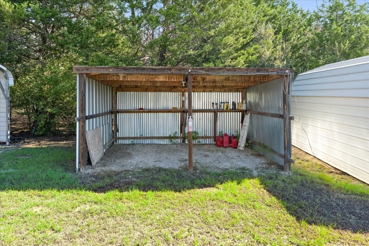Farm For Sale in Navarro County , 10619 County Road 3080, Purdon, Texas 76679, 4 Bedroom, 2 Bathroom, Garage spaces, 1,848 Sqft, built in 2003, mls#21399501, Real Estate Agent in Purdon, Homes For Sale in Navarro county, Homes For Sale in Purdon, Realtor in Purdon Texas, Real Estate Brokerage Independent Realty Texas, Luminita Cordes Realtor
