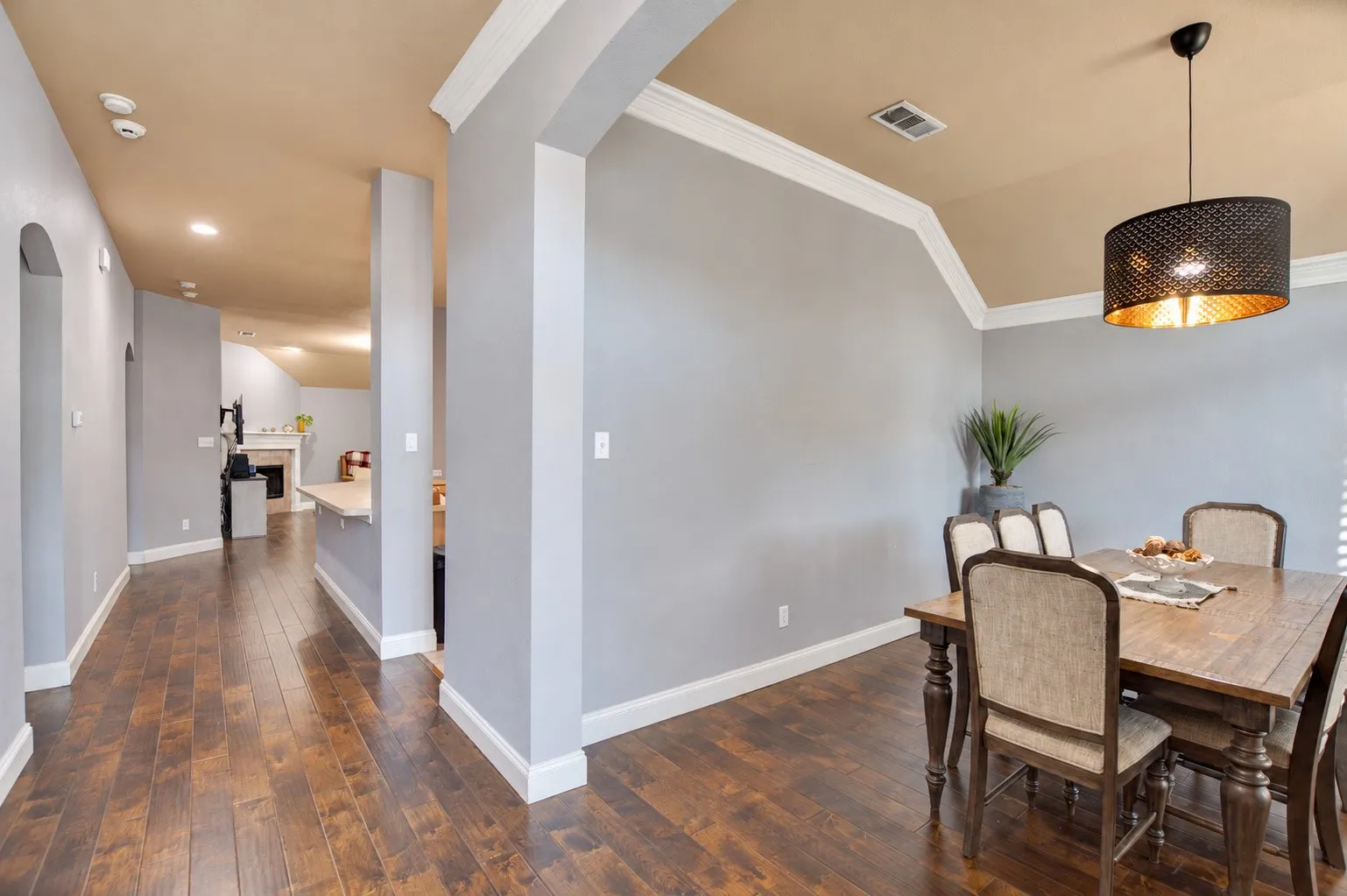 Single Family Residence For Sale in Tarrant County , 6831 Landing Drive, Grand Prairie, Texas 75054, 3 Bedroom, 2 Bathroom, 2 Garage spaces, 1,840 Sqft, built in 2003, mls#21408471, Real Estate Agent in Grand Prairie, Homes For Sale in Tarrant county, Homes For Sale in Grand Prairie, Realtor in Grand Prairie Texas, Real Estate Brokerage Independent Realty Texas, Luminita Cordes Realtor