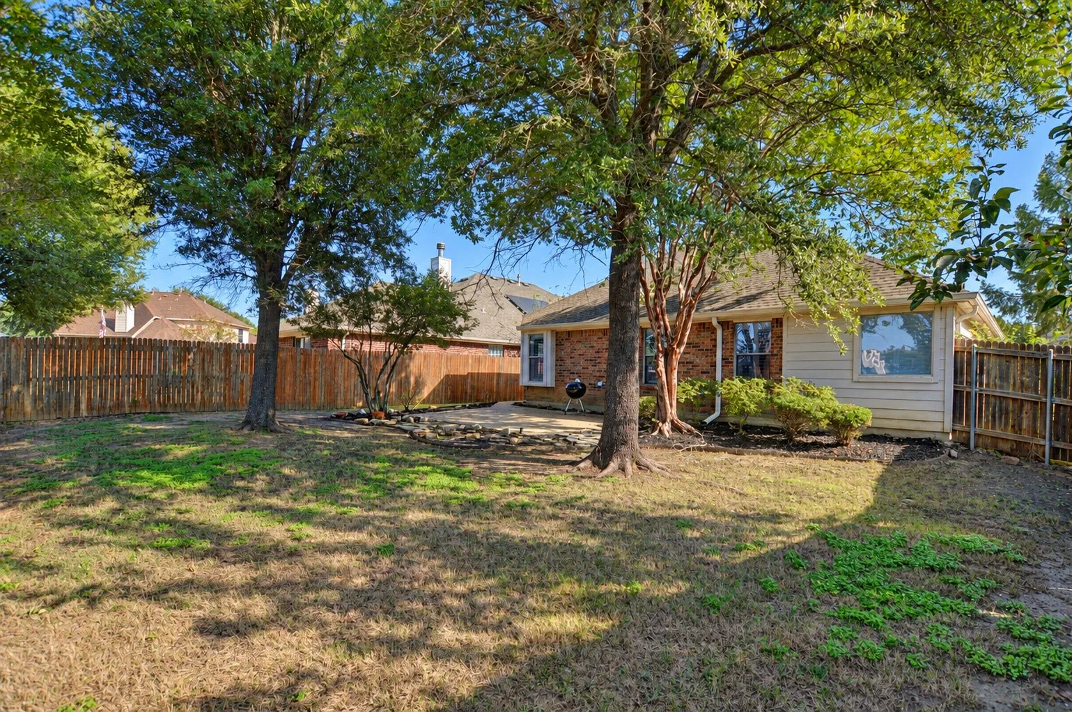 Single Family Residence For Sale in Tarrant County , 6831 Landing Drive, Grand Prairie, Texas 75054, 3 Bedroom, 2 Bathroom, 2 Garage spaces, 1,840 Sqft, built in 2003, mls#21408471, Real Estate Agent in Grand Prairie, Homes For Sale in Tarrant county, Homes For Sale in Grand Prairie, Realtor in Grand Prairie Texas, Real Estate Brokerage Independent Realty Texas, Luminita Cordes Realtor