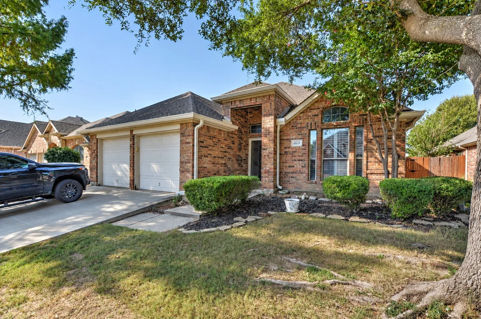 Single Family Residence For Sale in Tarrant County , 6831 Landing Drive, Grand Prairie, Texas 75054, 3 Bedroom, 2 Bathroom, 2 Garage spaces, 1,840 Sqft, built in 2003, mls#21408471, Real Estate Agent in Grand Prairie, Homes For Sale in Tarrant county, Homes For Sale in Grand Prairie, Realtor in Grand Prairie Texas, Real Estate Brokerage Independent Realty Texas, Luminita Cordes Realtor