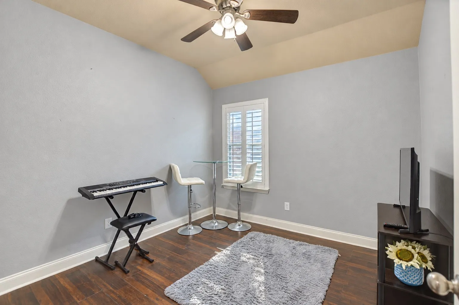 Single Family Residence For Sale in Tarrant County , 6831 Landing Drive, Grand Prairie, Texas 75054, 3 Bedroom, 2 Bathroom, 2 Garage spaces, 1,840 Sqft, built in 2003, mls#21408471, Real Estate Agent in Grand Prairie, Homes For Sale in Tarrant county, Homes For Sale in Grand Prairie, Realtor in Grand Prairie Texas, Real Estate Brokerage Independent Realty Texas, Luminita Cordes Realtor