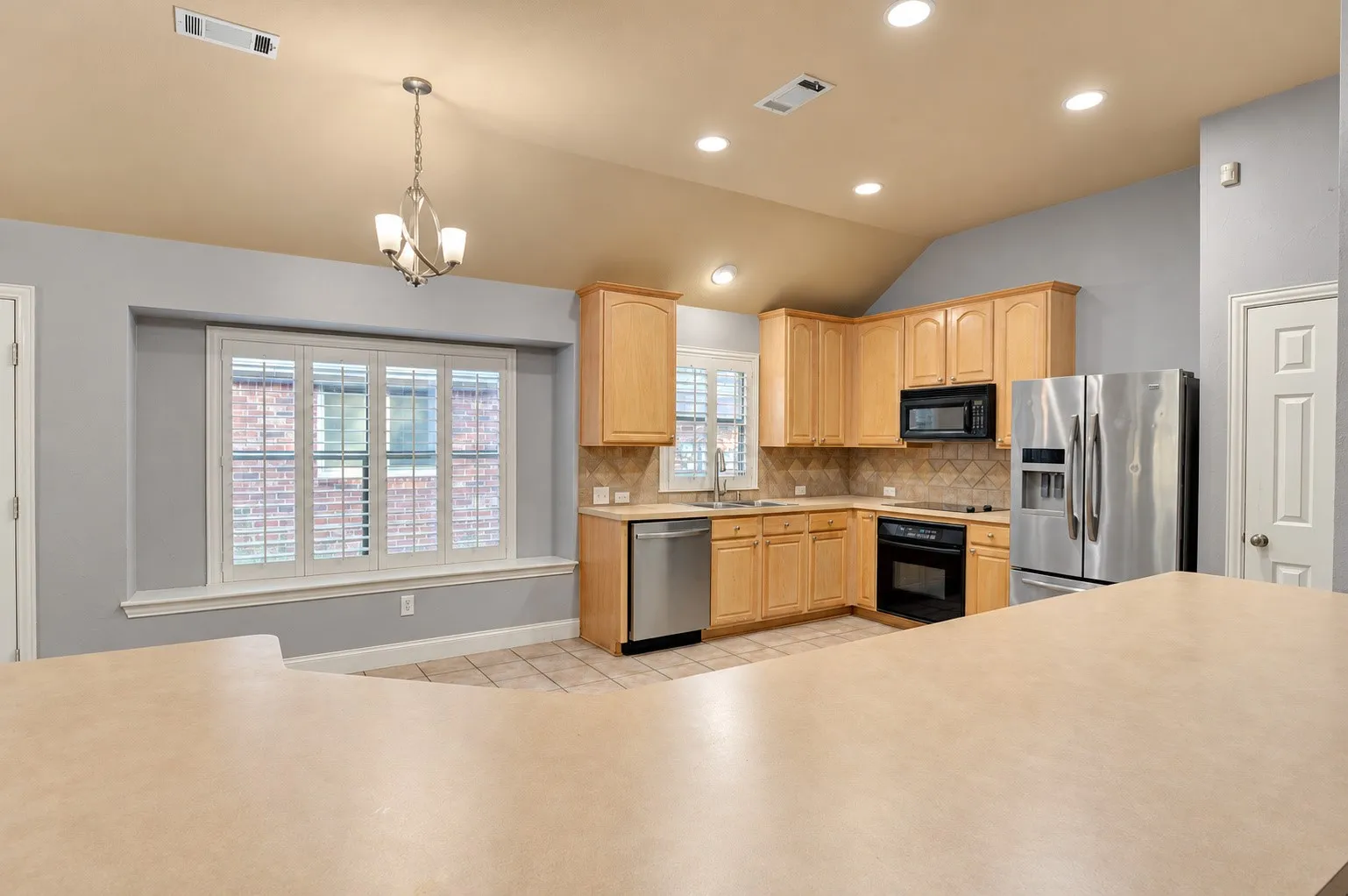 Single Family Residence For Sale in Tarrant County , 6831 Landing Drive, Grand Prairie, Texas 75054, 3 Bedroom, 2 Bathroom, 2 Garage spaces, 1,840 Sqft, built in 2003, mls#21408471, Real Estate Agent in Grand Prairie, Homes For Sale in Tarrant county, Homes For Sale in Grand Prairie, Realtor in Grand Prairie Texas, Real Estate Brokerage Independent Realty Texas, Luminita Cordes Realtor