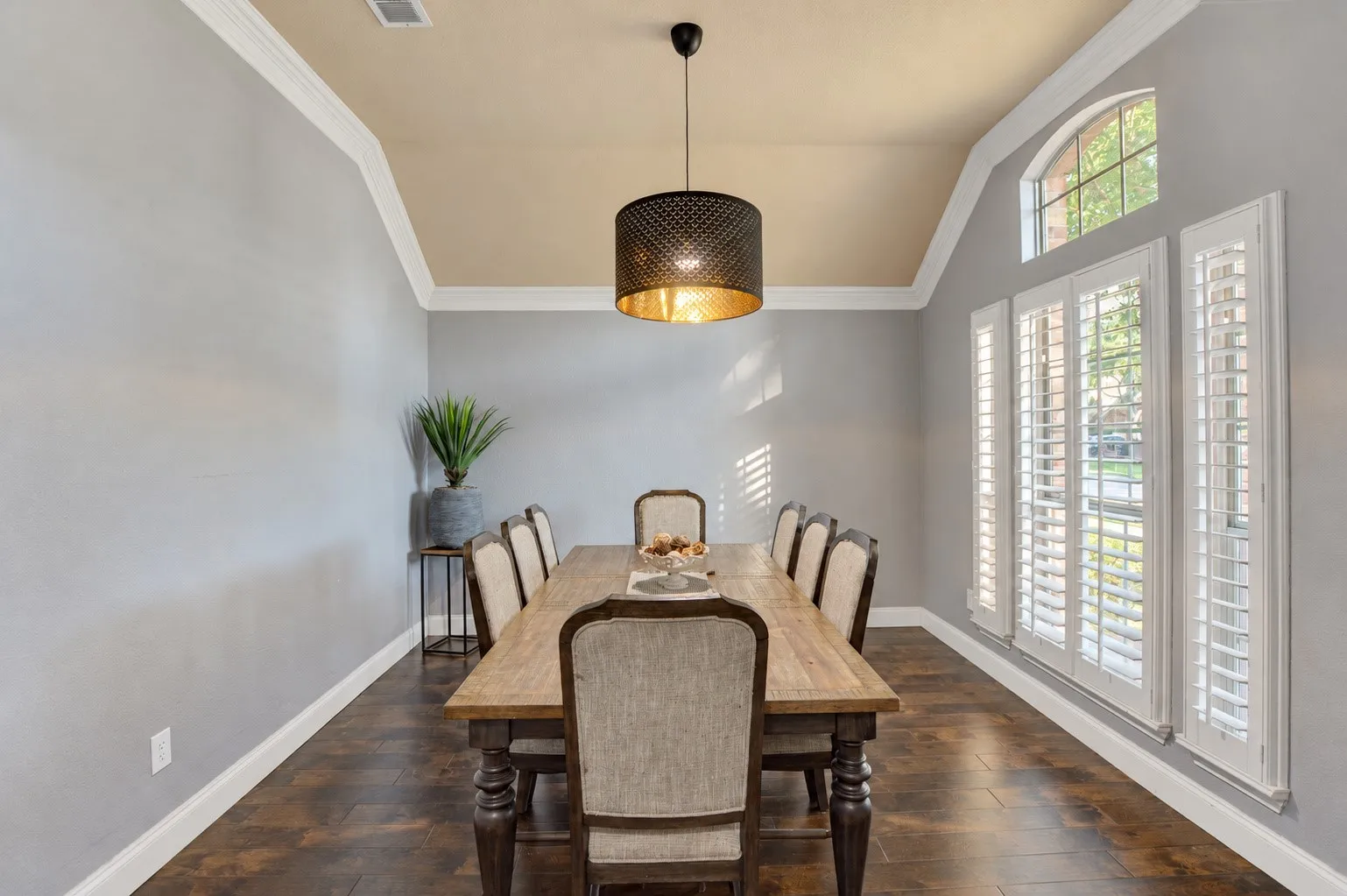 Single Family Residence For Sale in Tarrant County , 6831 Landing Drive, Grand Prairie, Texas 75054, 3 Bedroom, 2 Bathroom, 2 Garage spaces, 1,840 Sqft, built in 2003, mls#21408471, Real Estate Agent in Grand Prairie, Homes For Sale in Tarrant county, Homes For Sale in Grand Prairie, Realtor in Grand Prairie Texas, Real Estate Brokerage Independent Realty Texas, Luminita Cordes Realtor