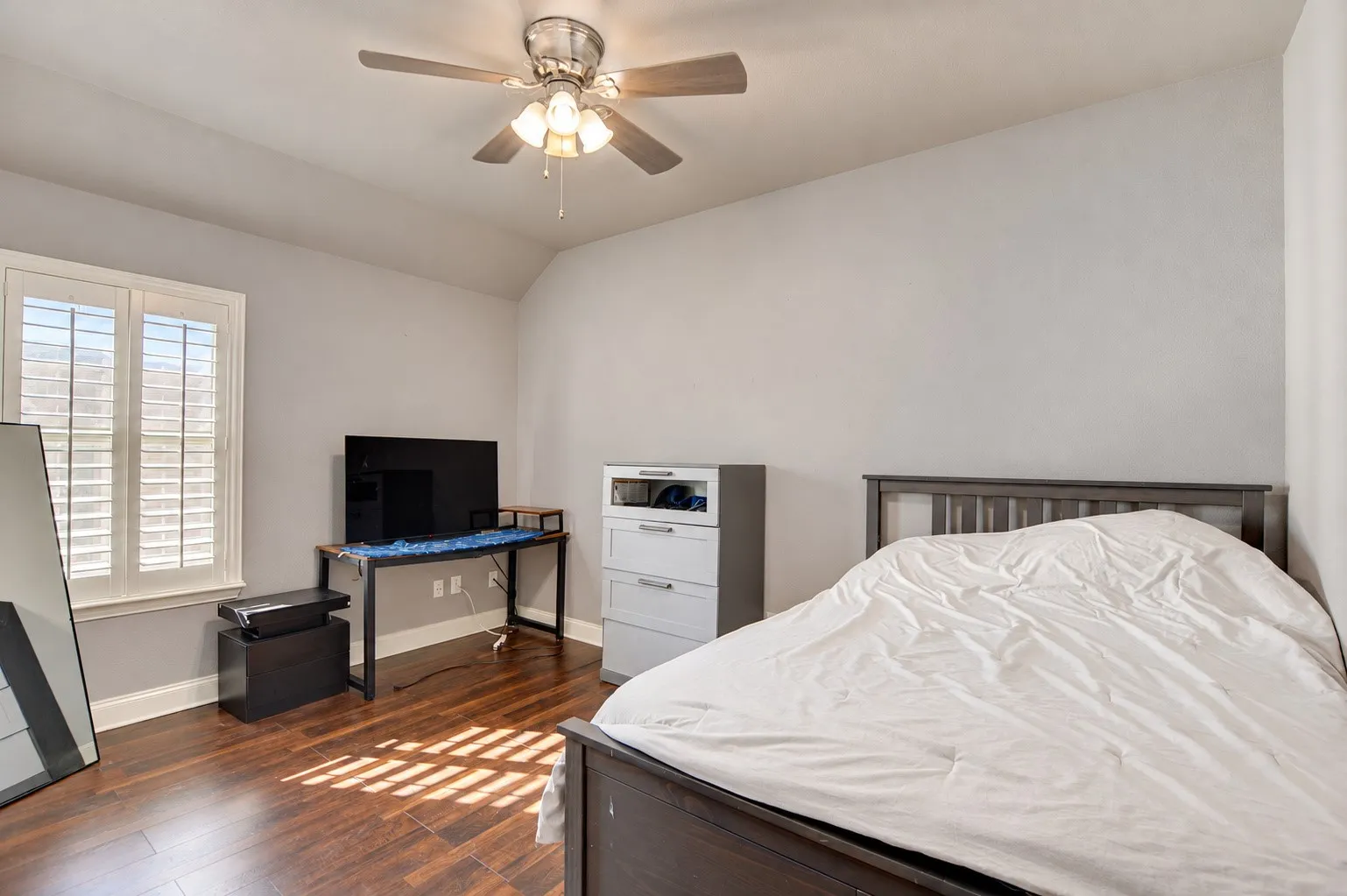 Single Family Residence For Sale in Tarrant County , 6831 Landing Drive, Grand Prairie, Texas 75054, 3 Bedroom, 2 Bathroom, 2 Garage spaces, 1,840 Sqft, built in 2003, mls#21408471, Real Estate Agent in Grand Prairie, Homes For Sale in Tarrant county, Homes For Sale in Grand Prairie, Realtor in Grand Prairie Texas, Real Estate Brokerage Independent Realty Texas, Luminita Cordes Realtor