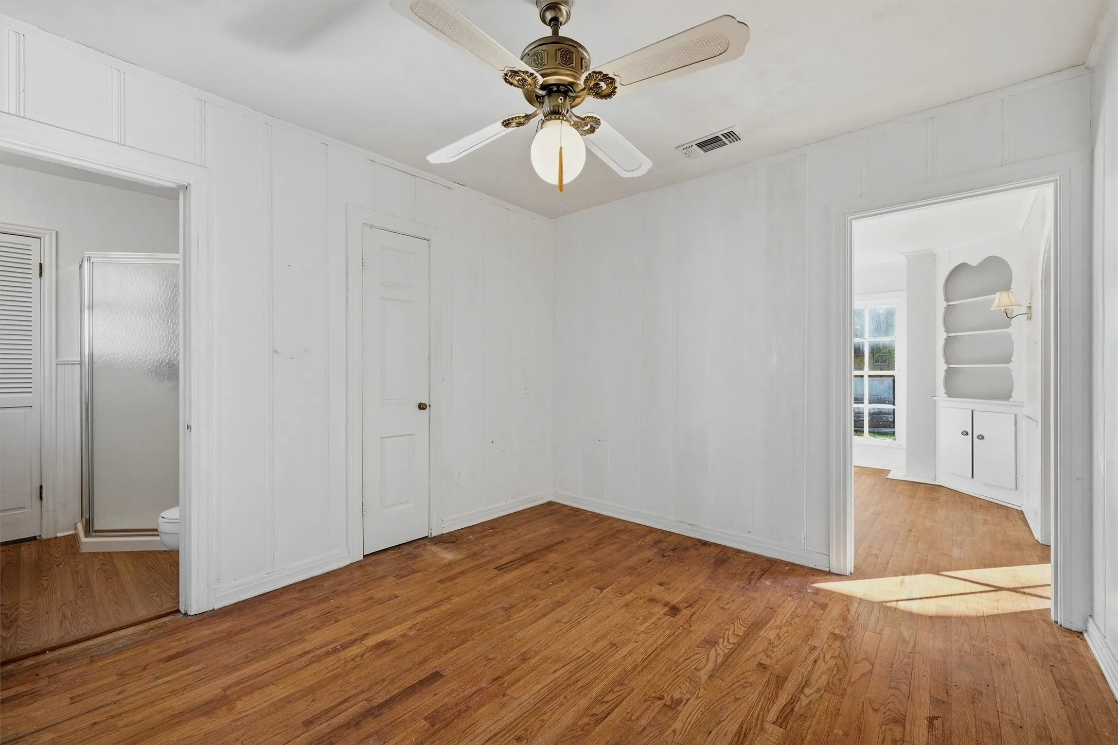 Single Family Residence For Sale in Grayson County , 1420 N Shannon Street, Sherman, Texas 75092, 3 Bedroom, 2 Bathroom, 2 Garage spaces, 1,835 Sqft, built in 1945, mls#21408495, Real Estate Agent in Sherman, Homes For Sale in Grayson county, Homes For Sale in Sherman, Realtor in Sherman Texas, Real Estate Brokerage Independent Realty Texas, Luminita Cordes Realtor