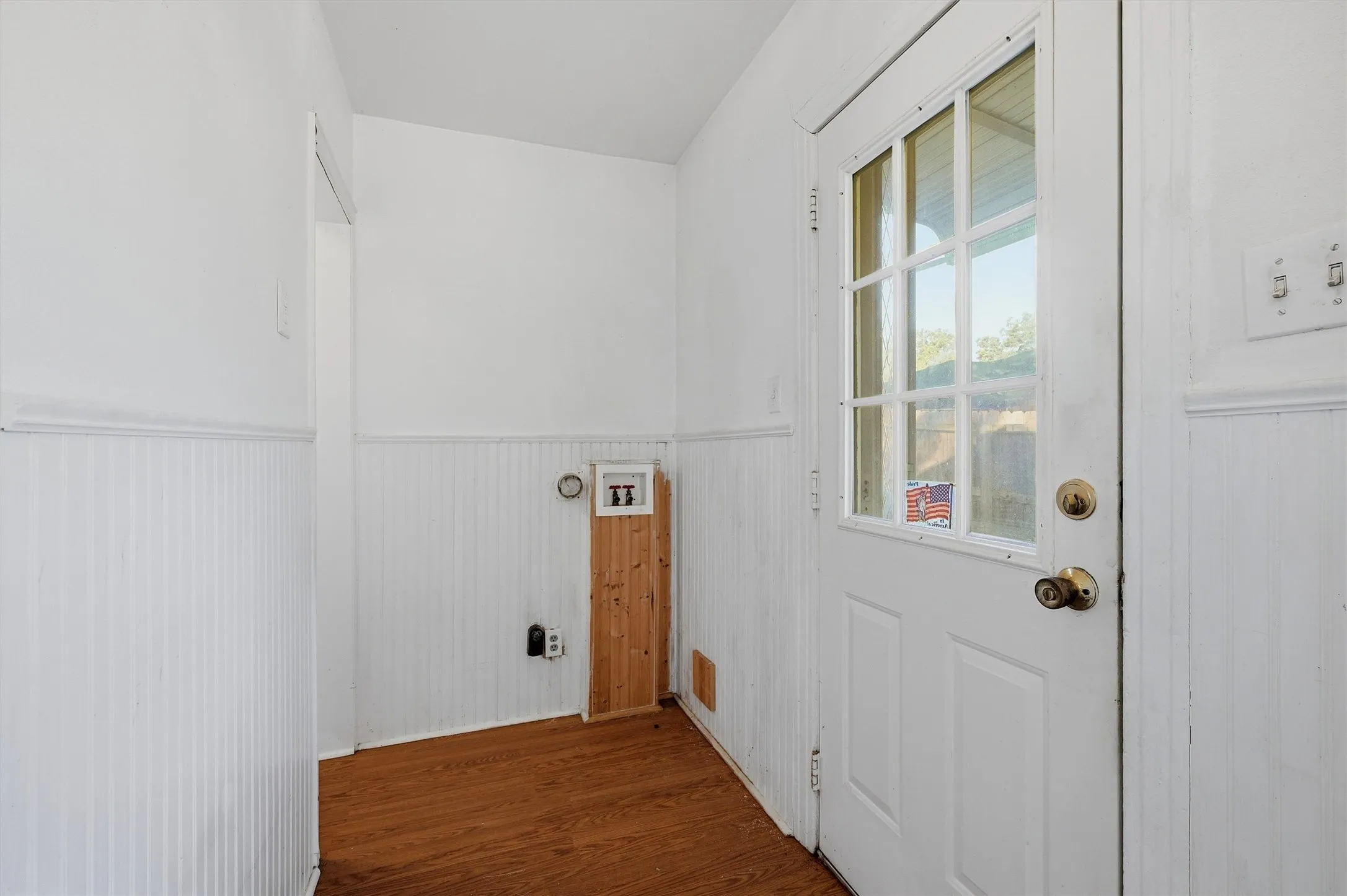 Single Family Residence For Sale in Grayson County , 1420 N Shannon Street, Sherman, Texas 75092, 3 Bedroom, 2 Bathroom, 2 Garage spaces, 1,835 Sqft, built in 1945, mls#21408495, Real Estate Agent in Sherman, Homes For Sale in Grayson county, Homes For Sale in Sherman, Realtor in Sherman Texas, Real Estate Brokerage Independent Realty Texas, Luminita Cordes Realtor