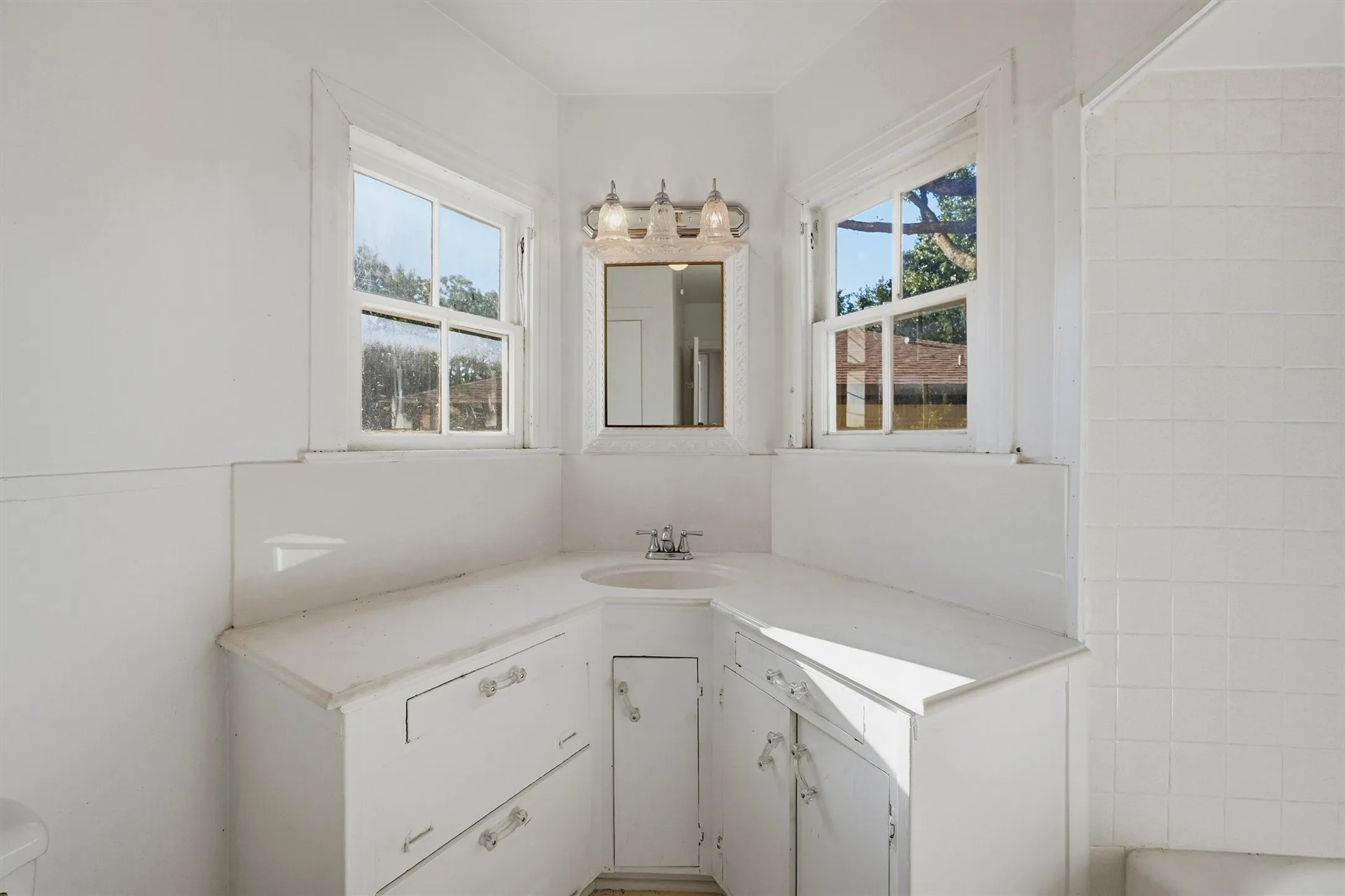 Single Family Residence For Sale in Grayson County , 1420 N Shannon Street, Sherman, Texas 75092, 3 Bedroom, 2 Bathroom, 2 Garage spaces, 1,835 Sqft, built in 1945, mls#21408495, Real Estate Agent in Sherman, Homes For Sale in Grayson county, Homes For Sale in Sherman, Realtor in Sherman Texas, Real Estate Brokerage Independent Realty Texas, Luminita Cordes Realtor