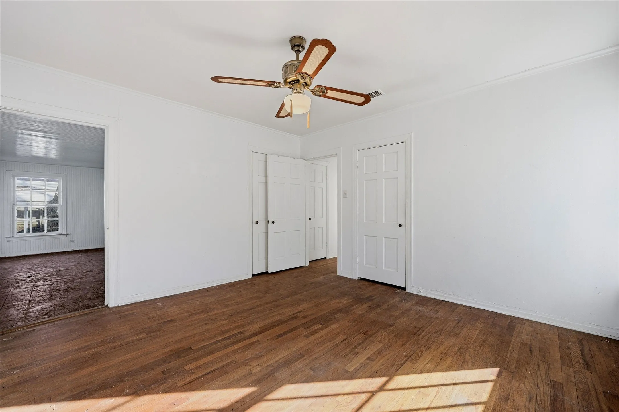 Single Family Residence For Sale in Grayson County , 1420 N Shannon Street, Sherman, Texas 75092, 3 Bedroom, 2 Bathroom, 2 Garage spaces, 1,835 Sqft, built in 1945, mls#21408495, Real Estate Agent in Sherman, Homes For Sale in Grayson county, Homes For Sale in Sherman, Realtor in Sherman Texas, Real Estate Brokerage Independent Realty Texas, Luminita Cordes Realtor