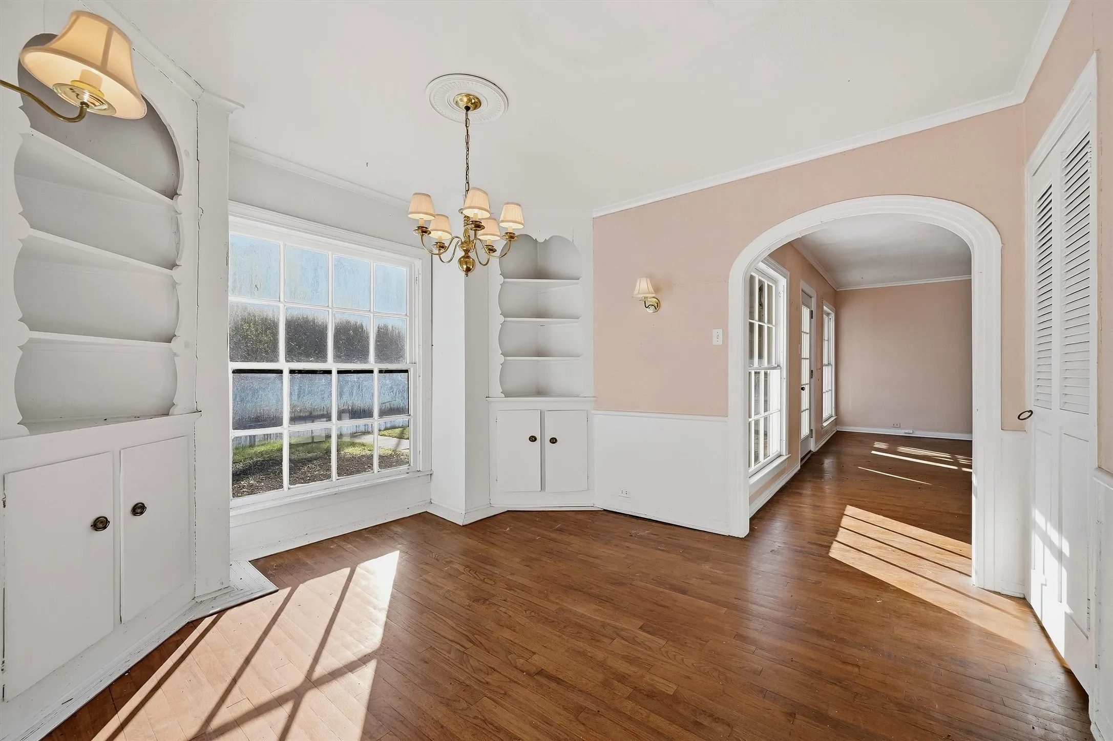 Single Family Residence For Sale in Grayson County , 1420 N Shannon Street, Sherman, Texas 75092, 3 Bedroom, 2 Bathroom, 2 Garage spaces, 1,835 Sqft, built in 1945, mls#21408495, Real Estate Agent in Sherman, Homes For Sale in Grayson county, Homes For Sale in Sherman, Realtor in Sherman Texas, Real Estate Brokerage Independent Realty Texas, Luminita Cordes Realtor
